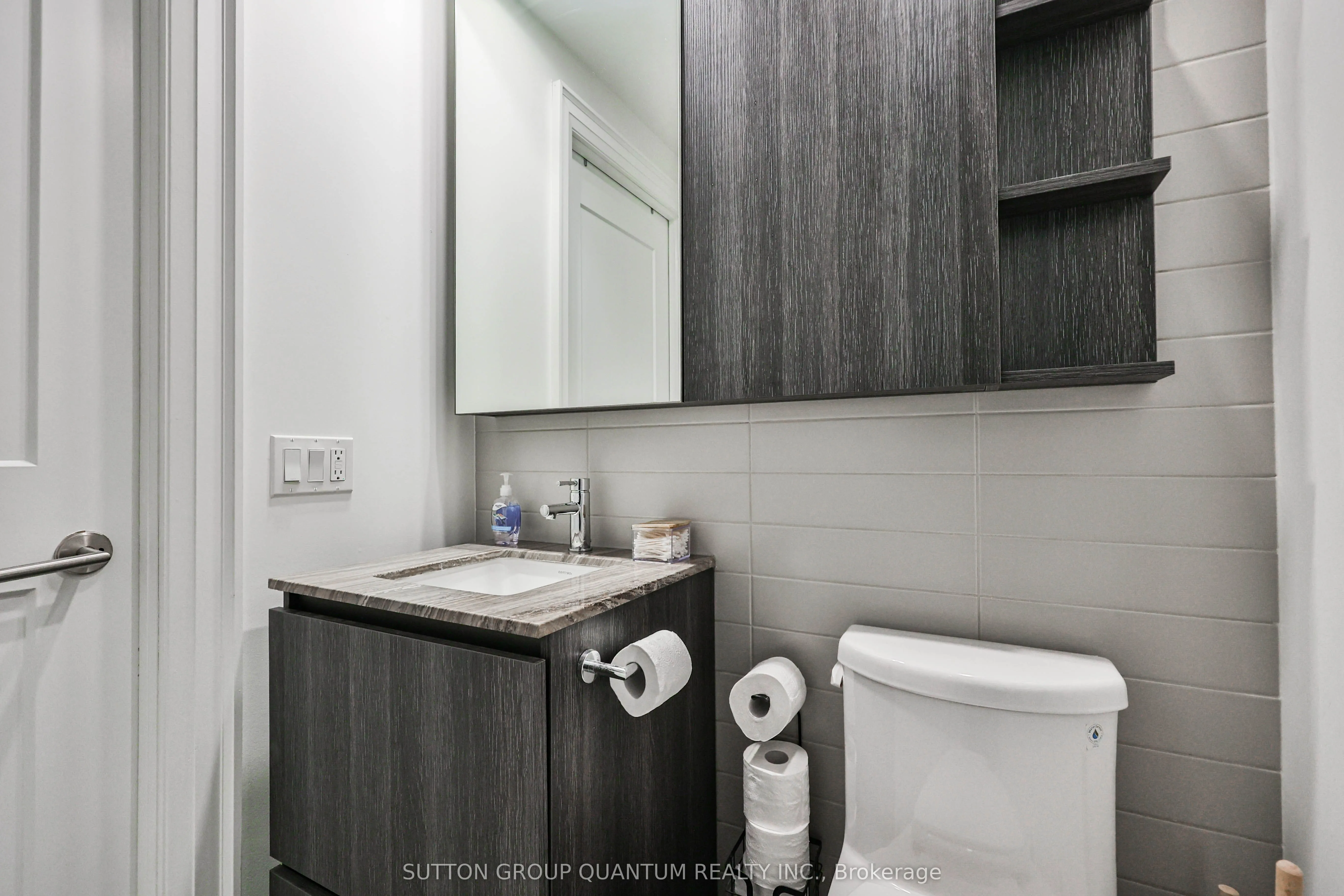 21 Park Street E #1009
