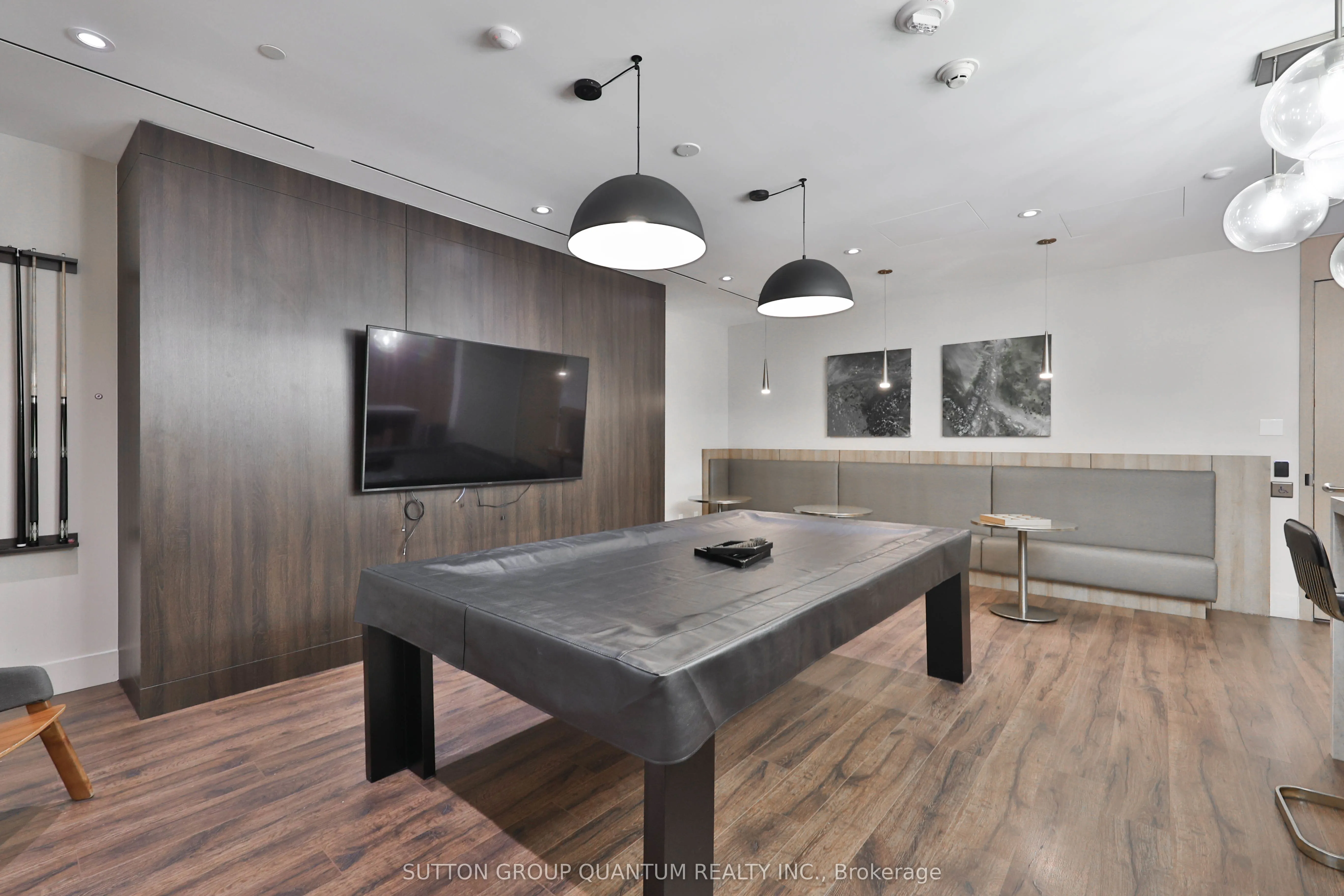 21 Park Street E #1009