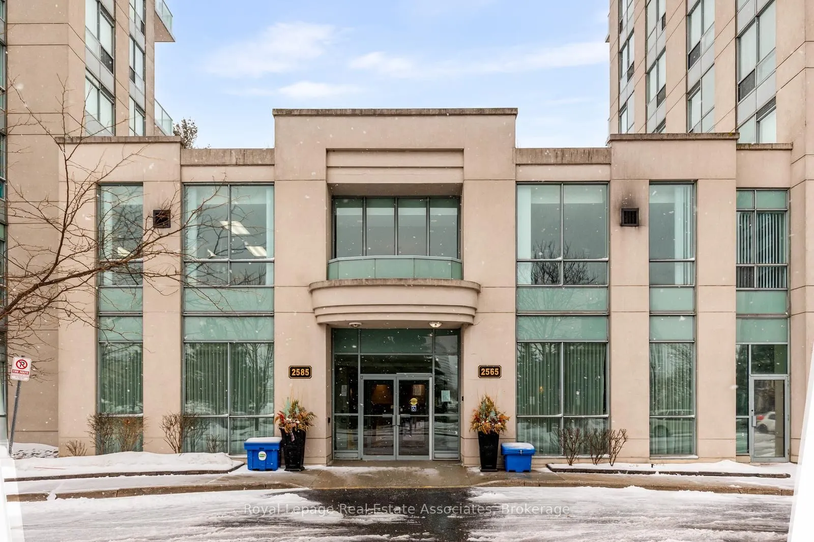 2565 Erin Centre Boulevard #PH7