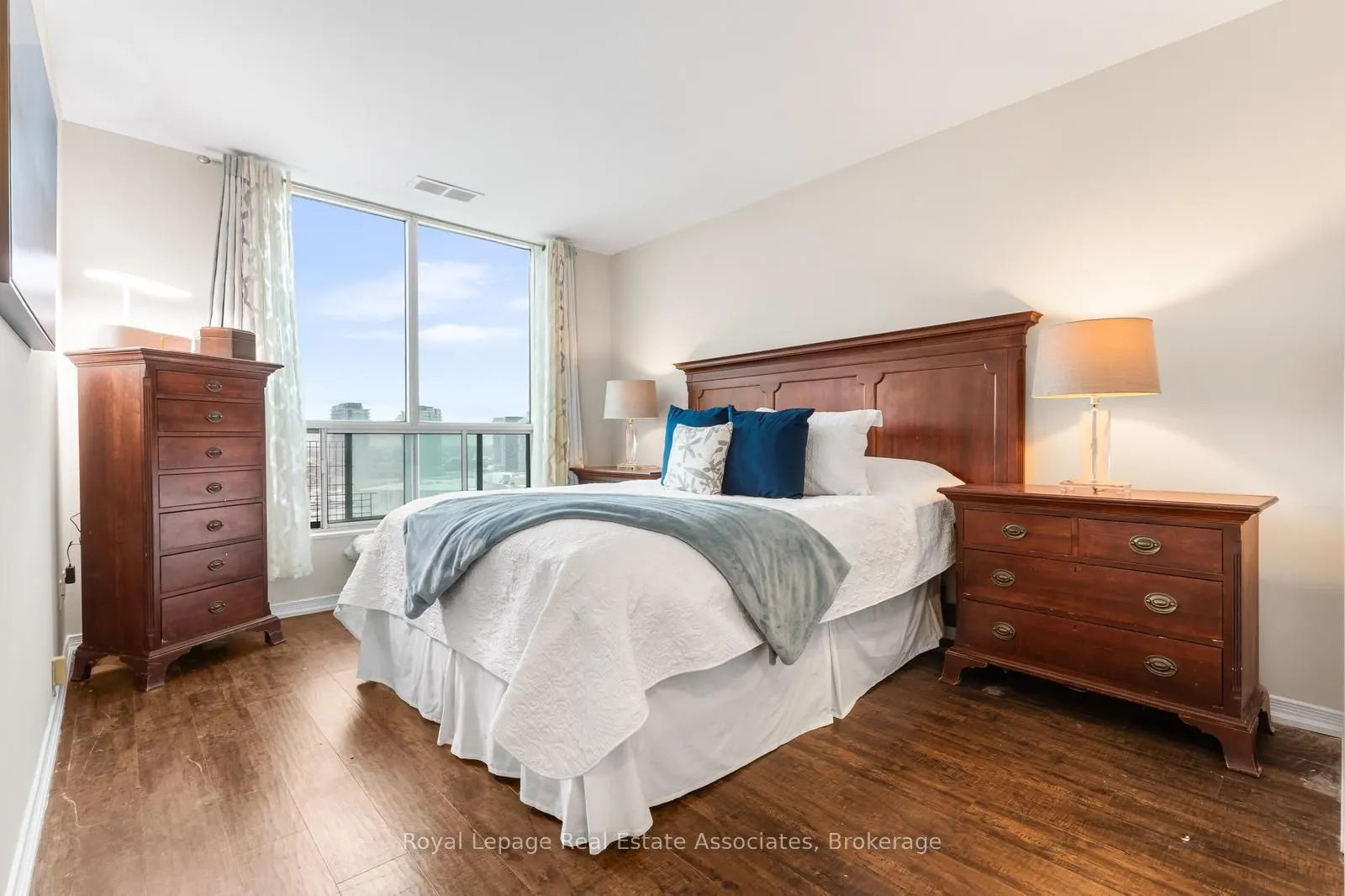 2565 Erin Centre Boulevard #PH7