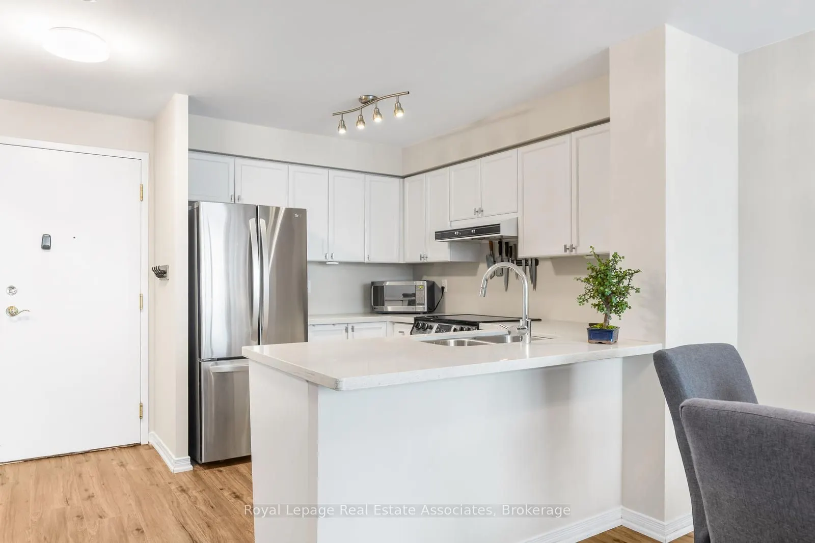 2565 Erin Centre Boulevard #PH7