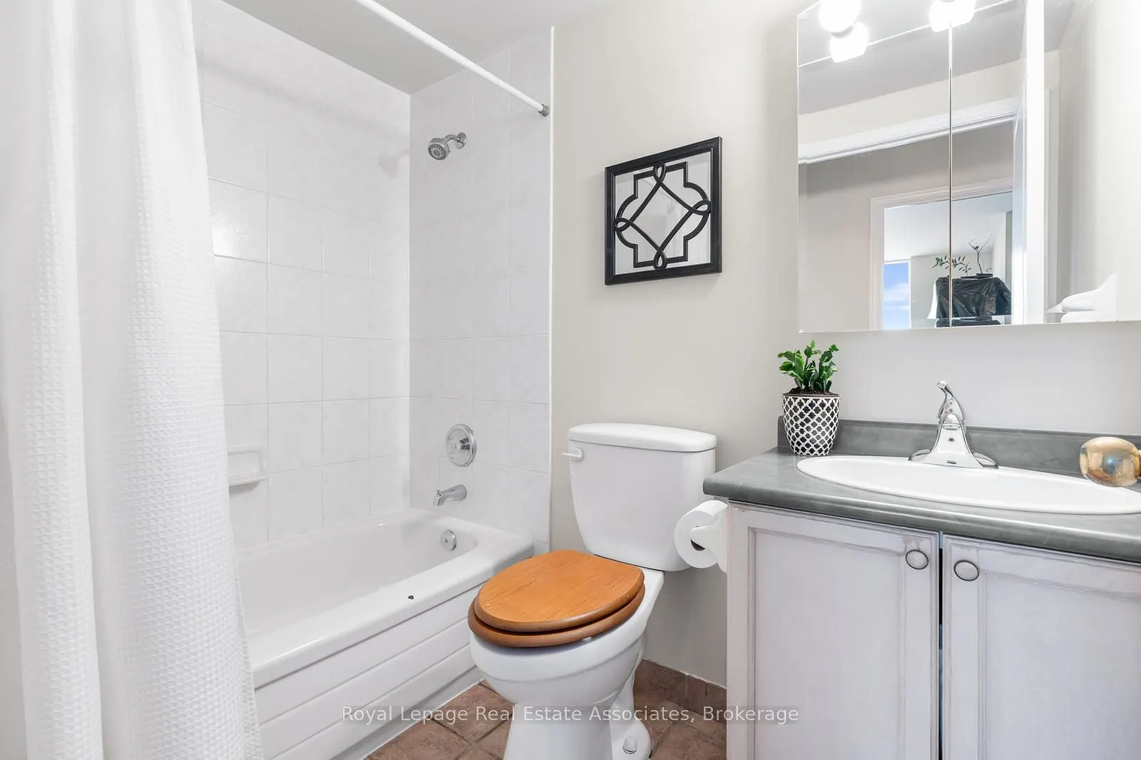 2565 Erin Centre Boulevard #PH7