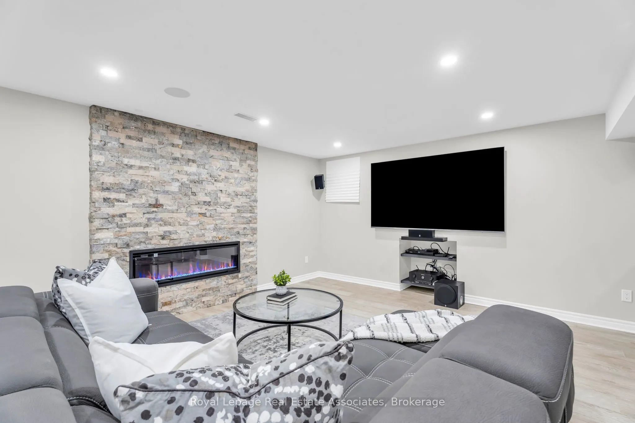 879 Etherington Way