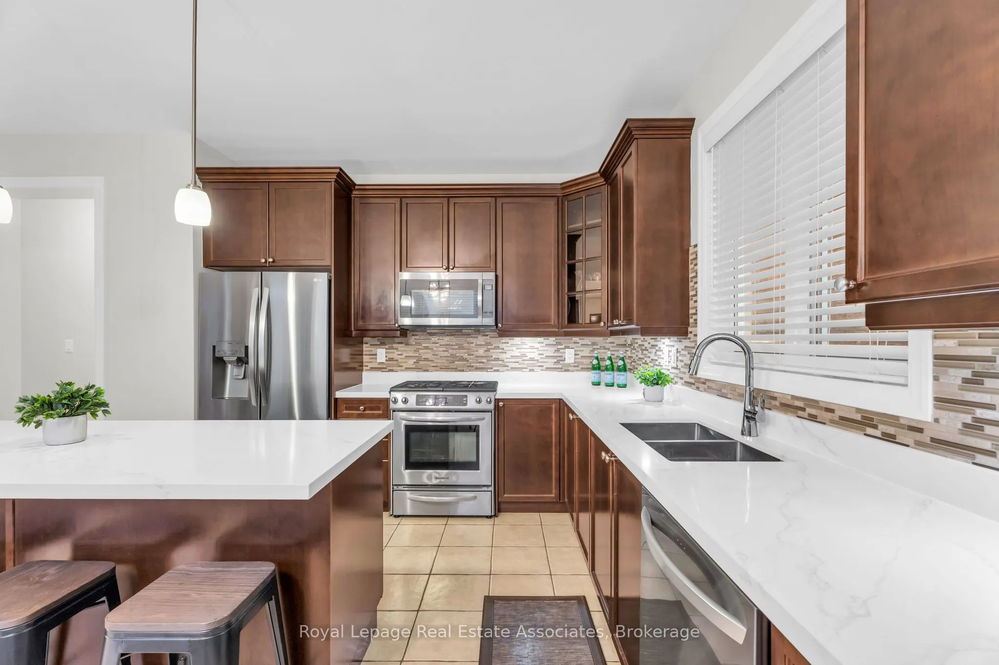879 Etherington Way