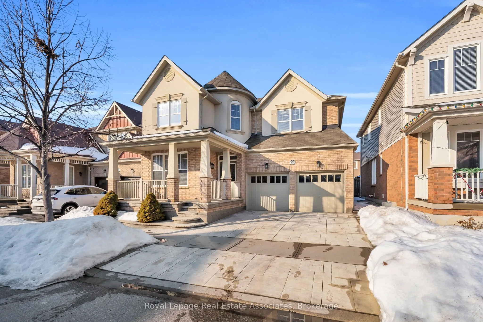 879 Etherington Way