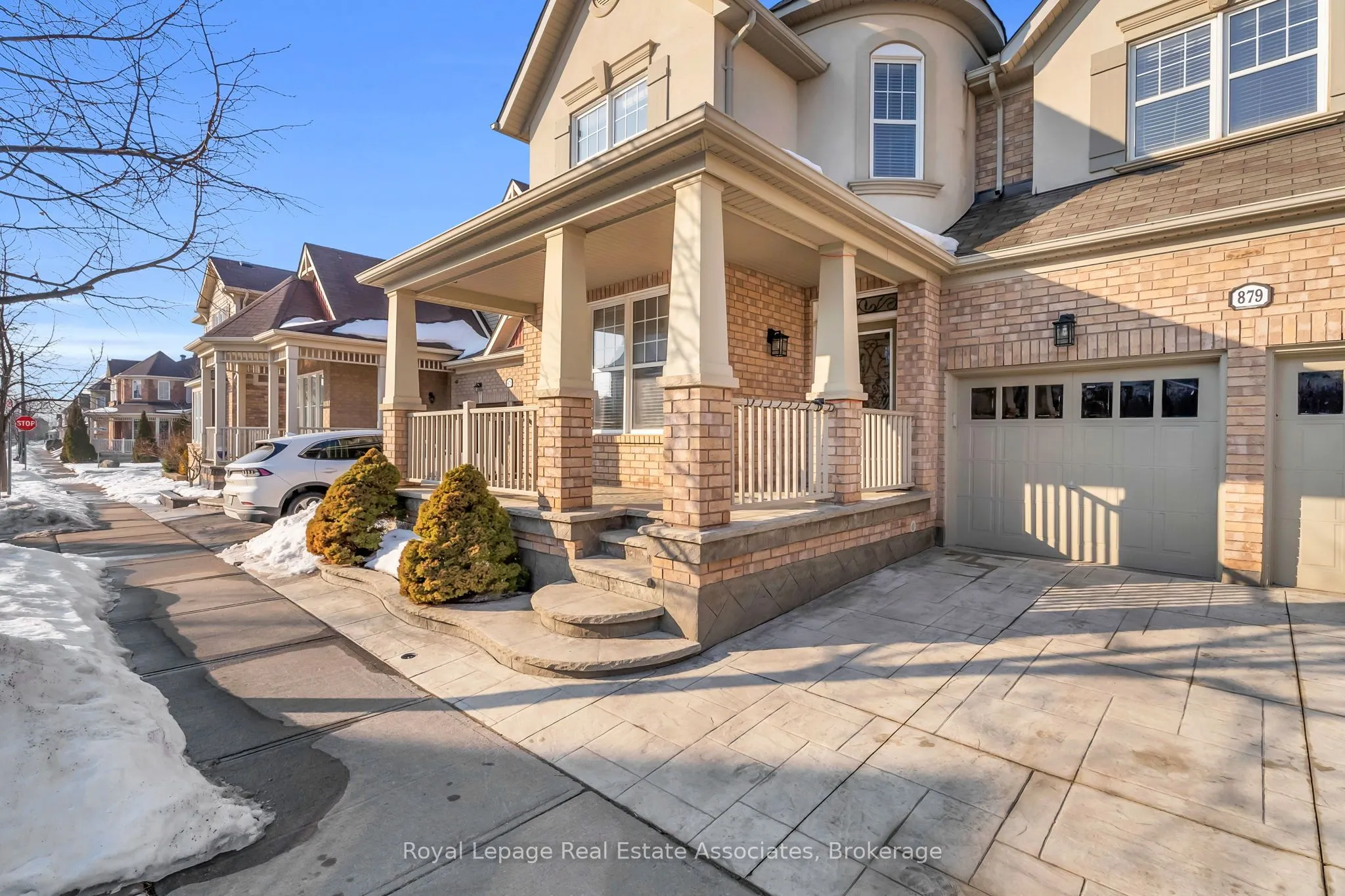 879 Etherington Way
