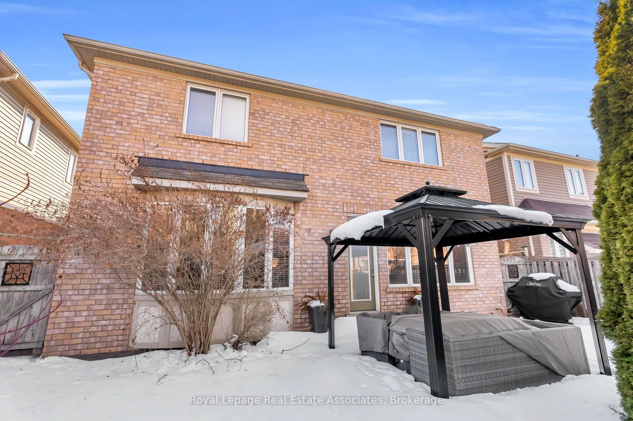 879 Etherington Way