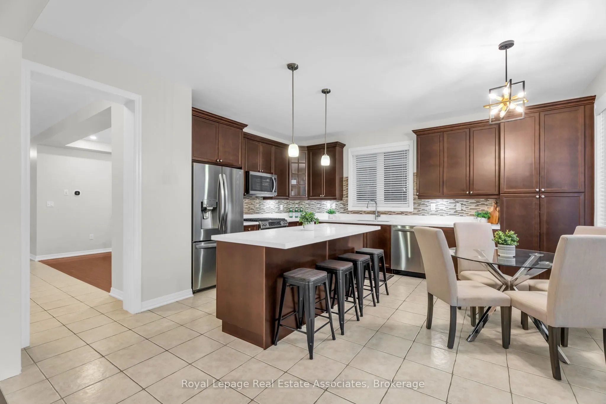 879 Etherington Way