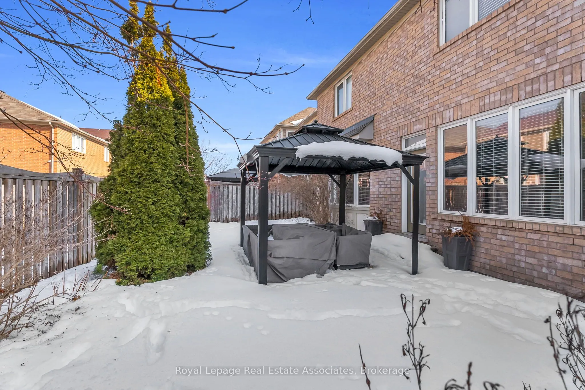 879 Etherington Way