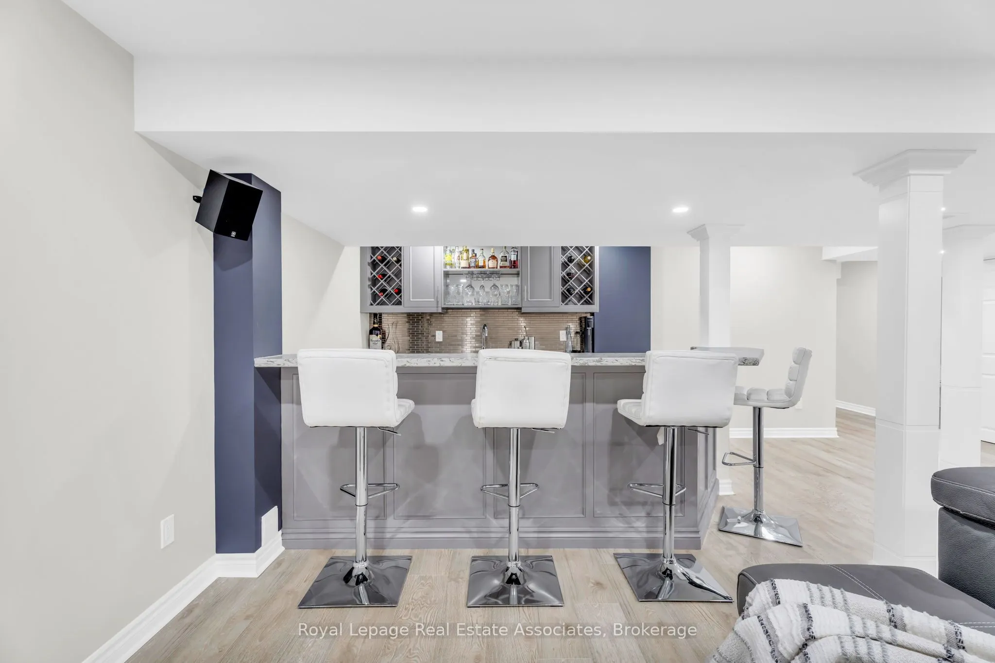 879 Etherington Way