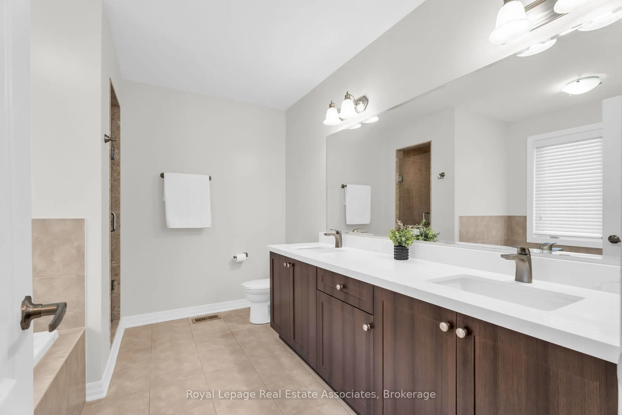 879 Etherington Way