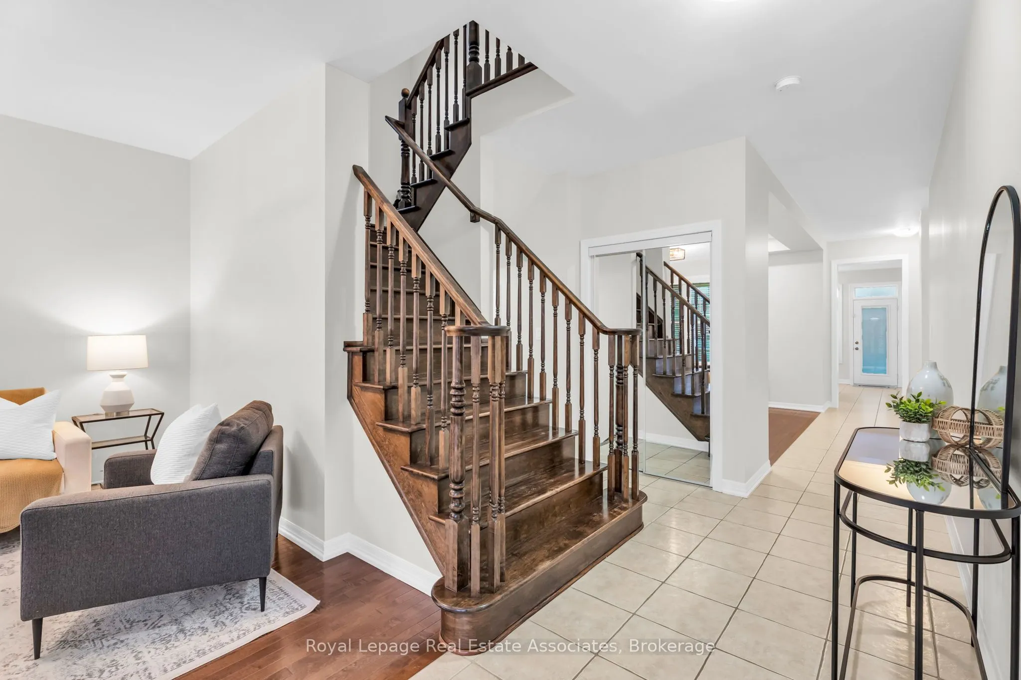 879 Etherington Way