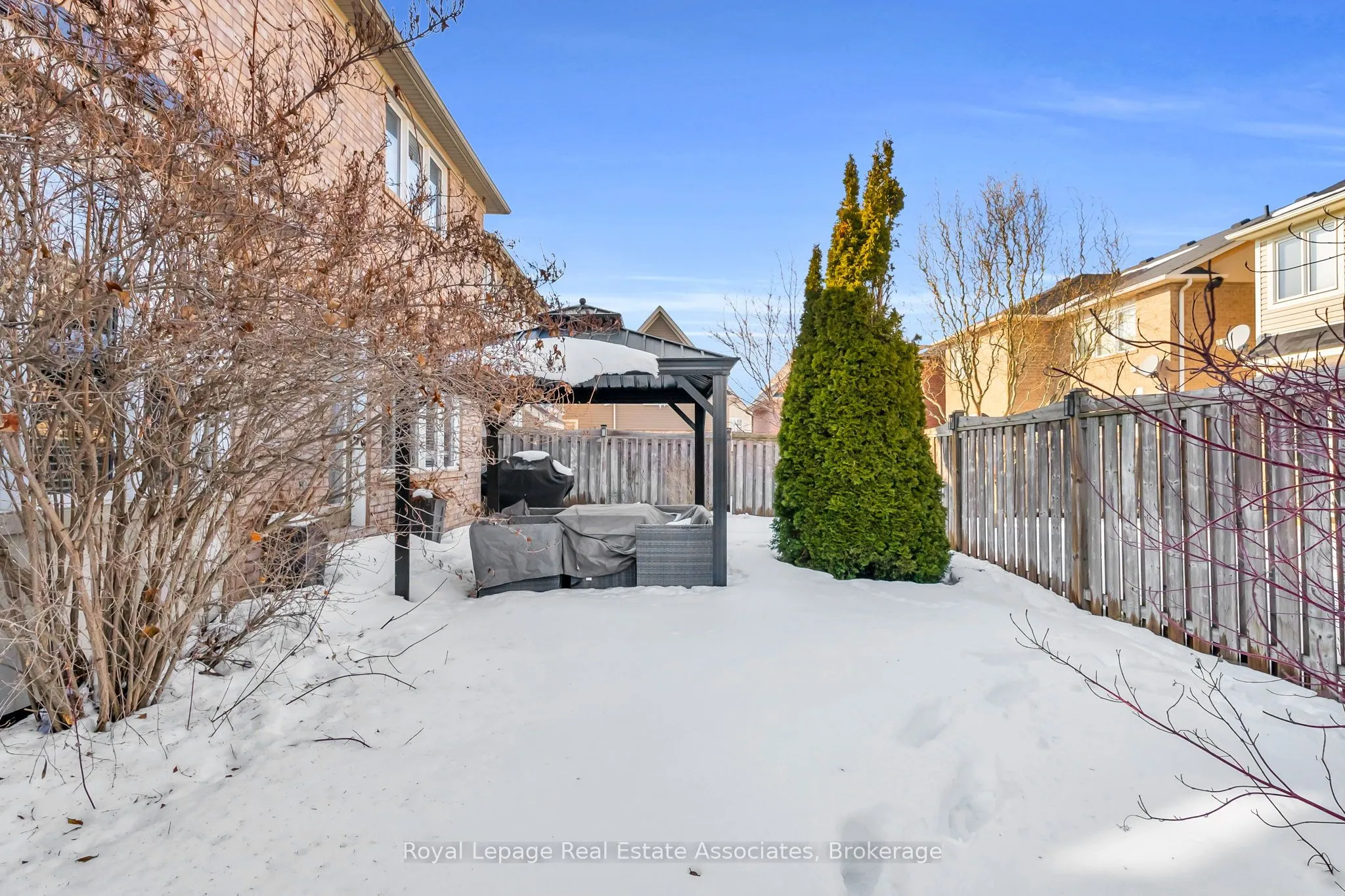 879 Etherington Way