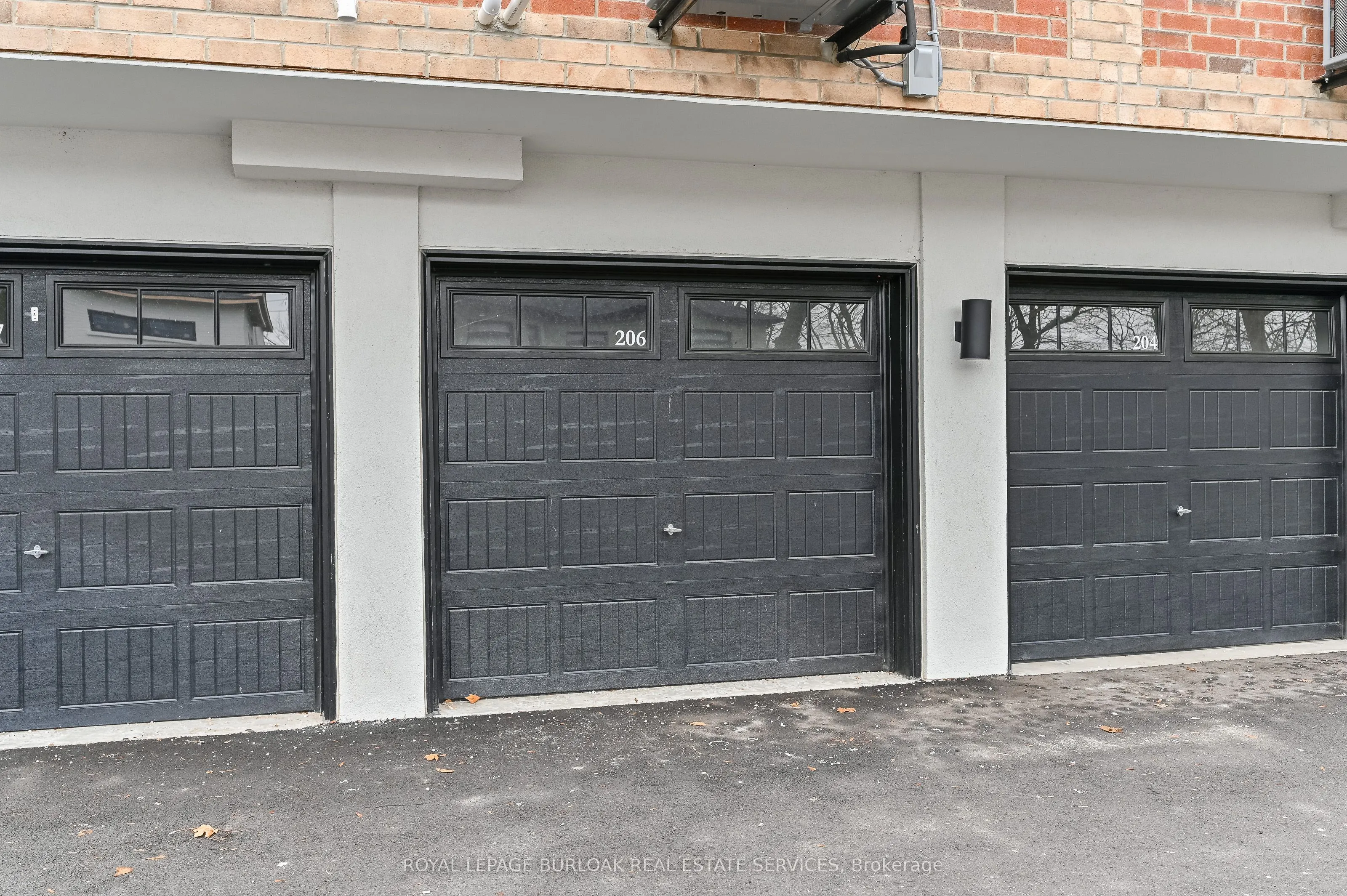 760 Lakeshore Road E #207