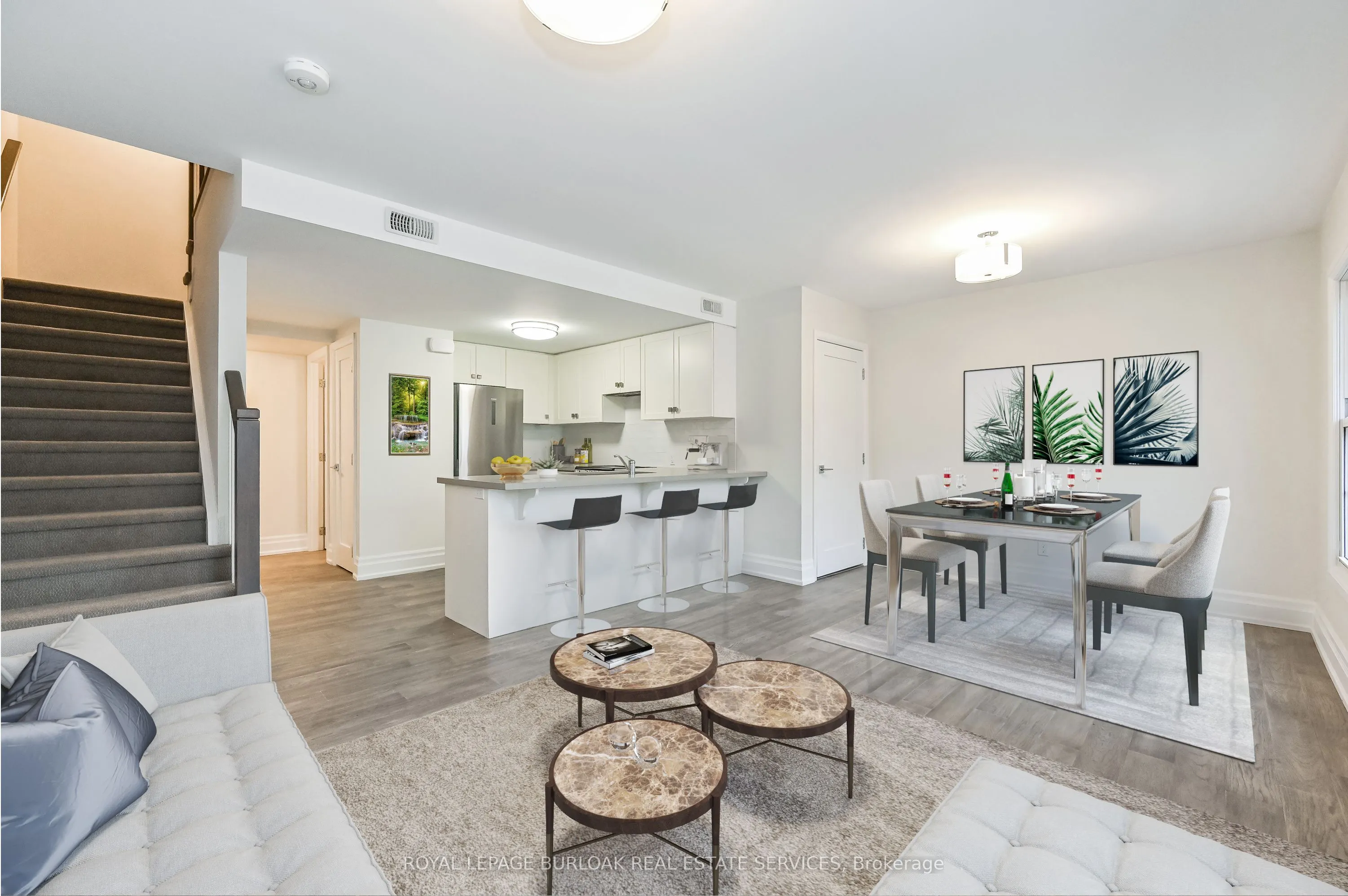 760 Lakeshore Road E #207