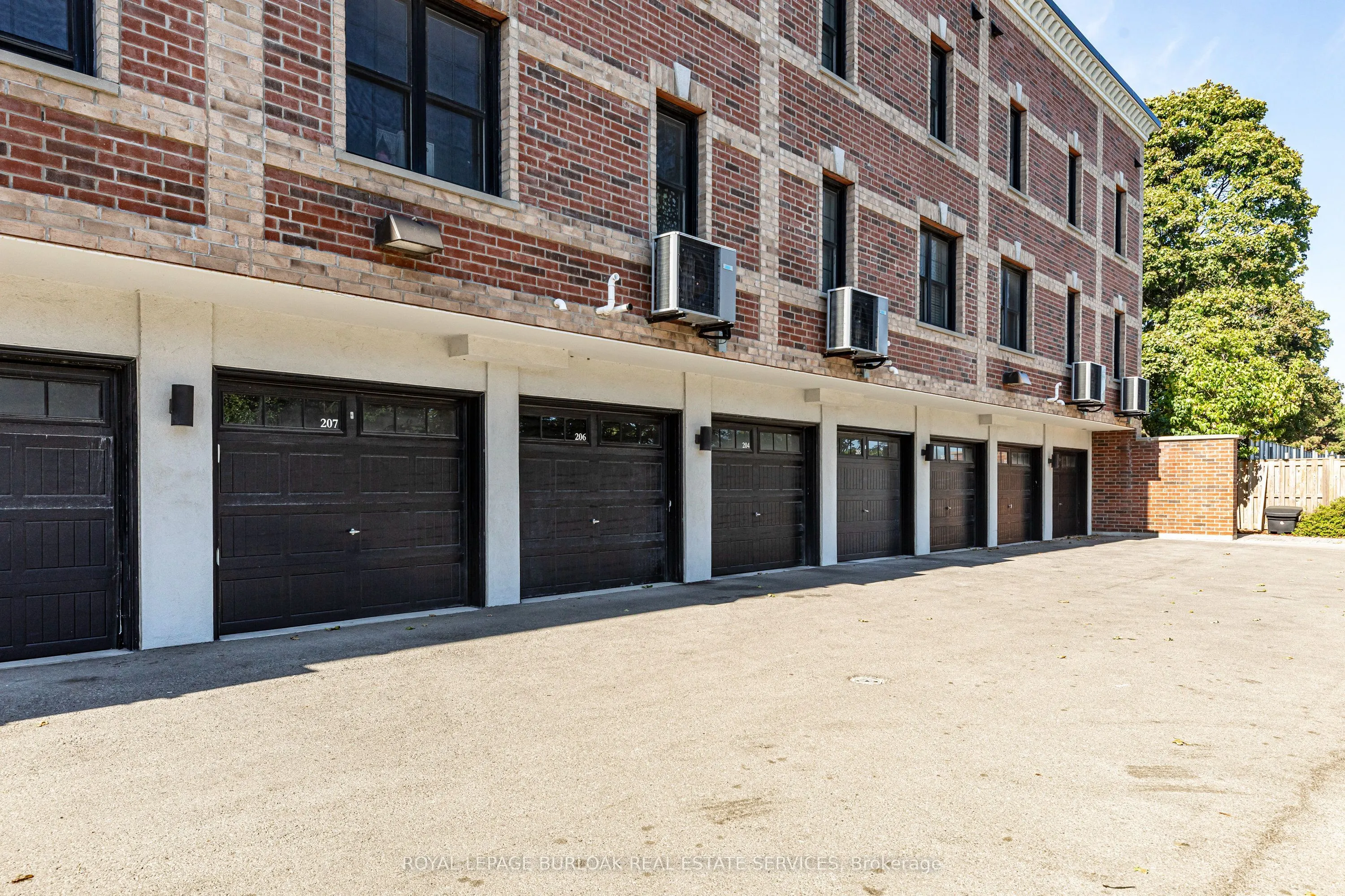 760 Lakeshore Road E #207