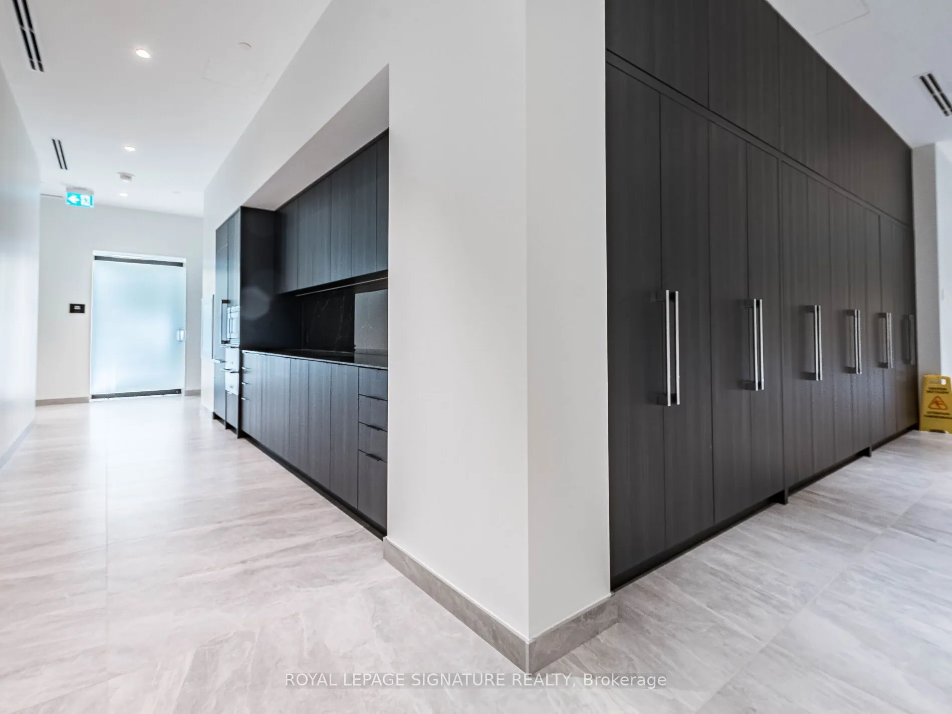 86 Dundas Street E #622