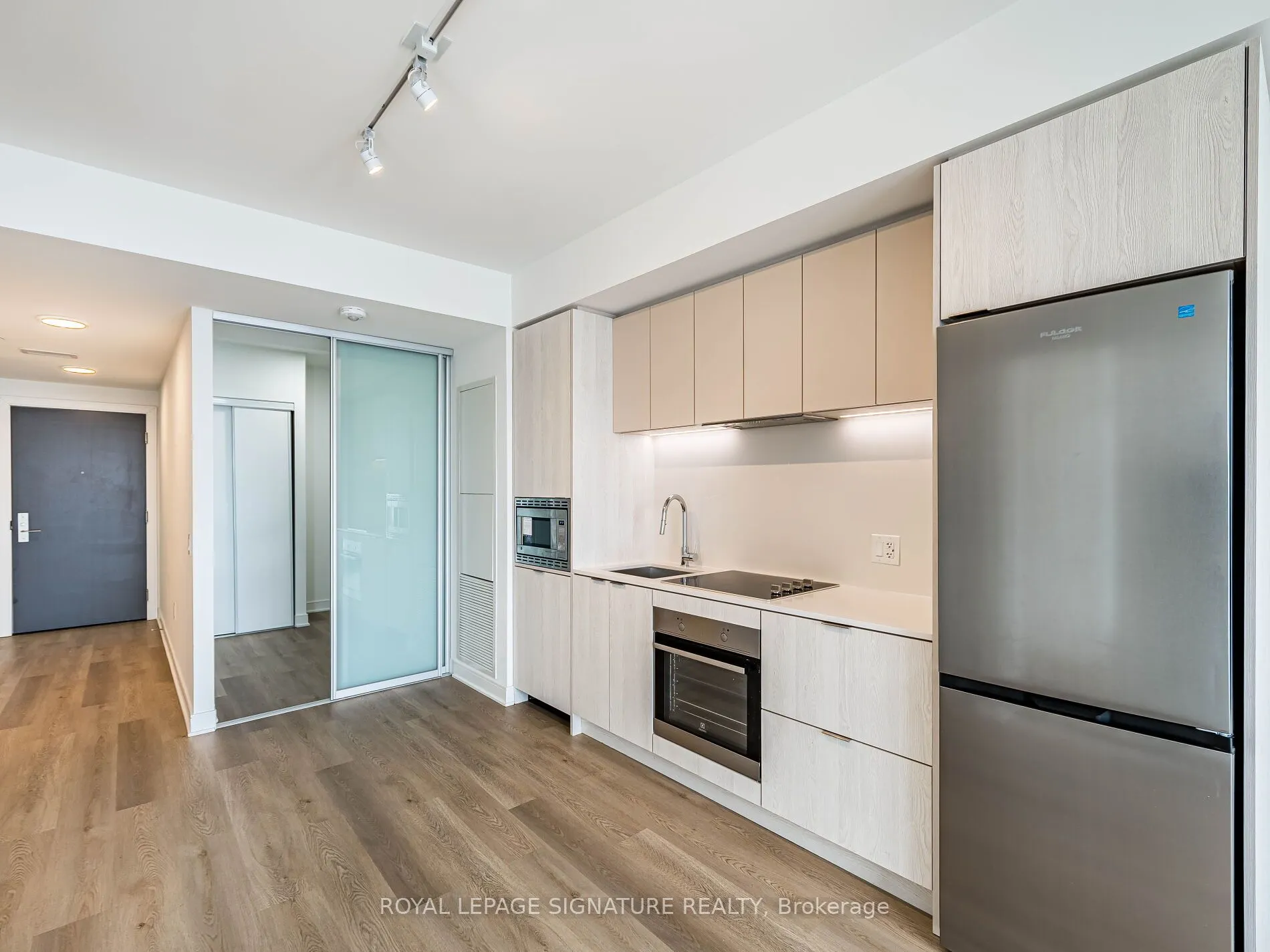 86 Dundas Street E #622