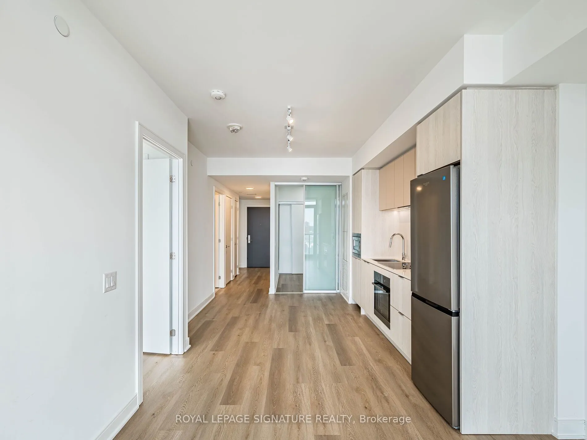 86 Dundas Street E #622