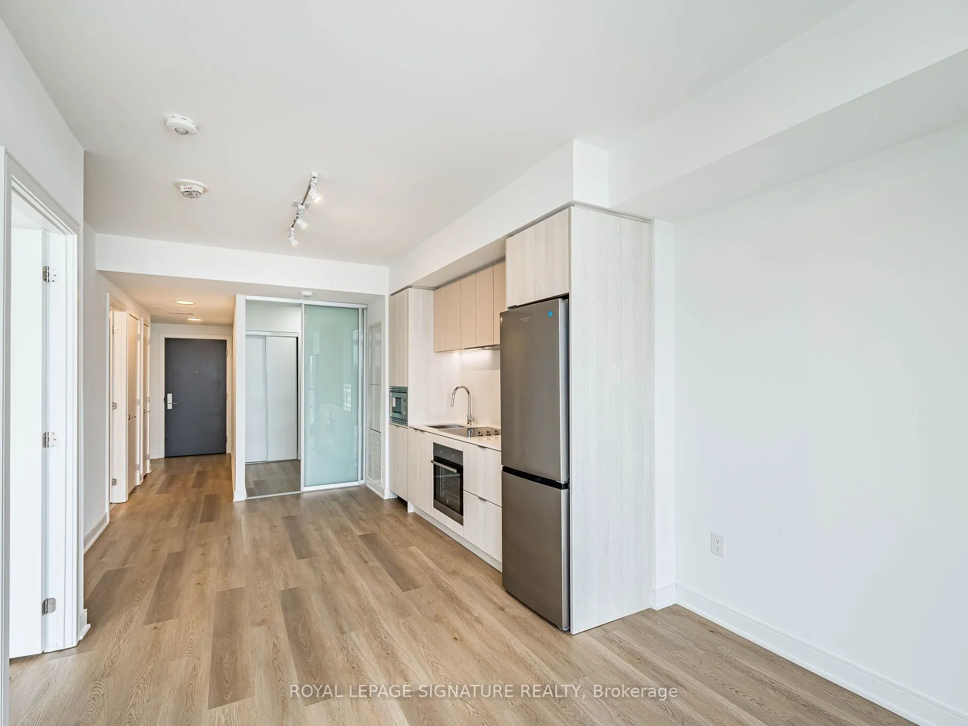 86 Dundas Street E #622