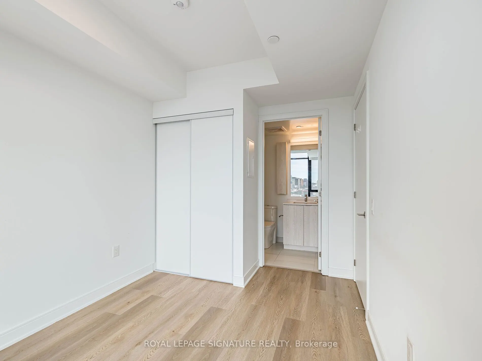 86 Dundas Street E #622