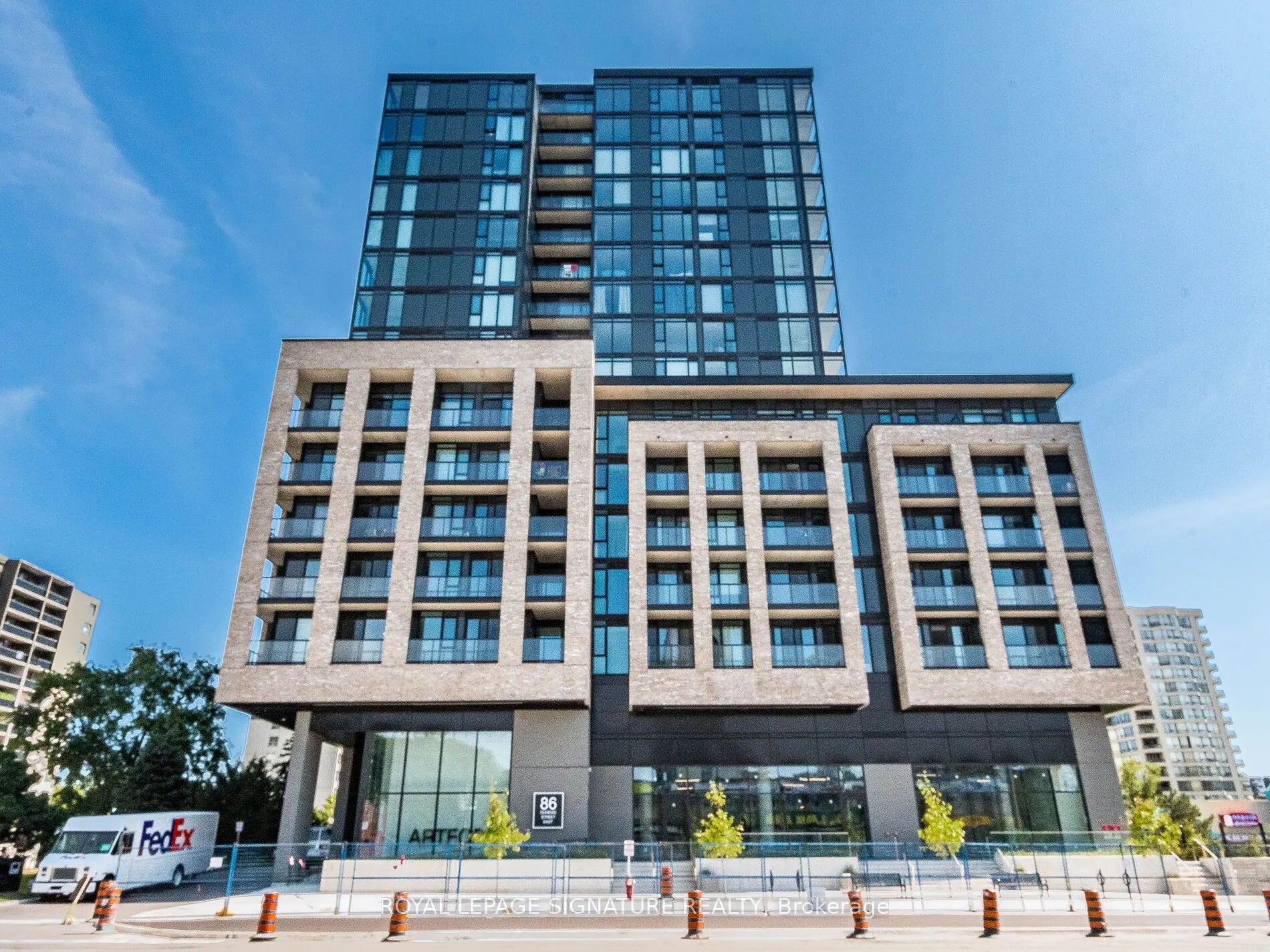 86 Dundas Street E #622