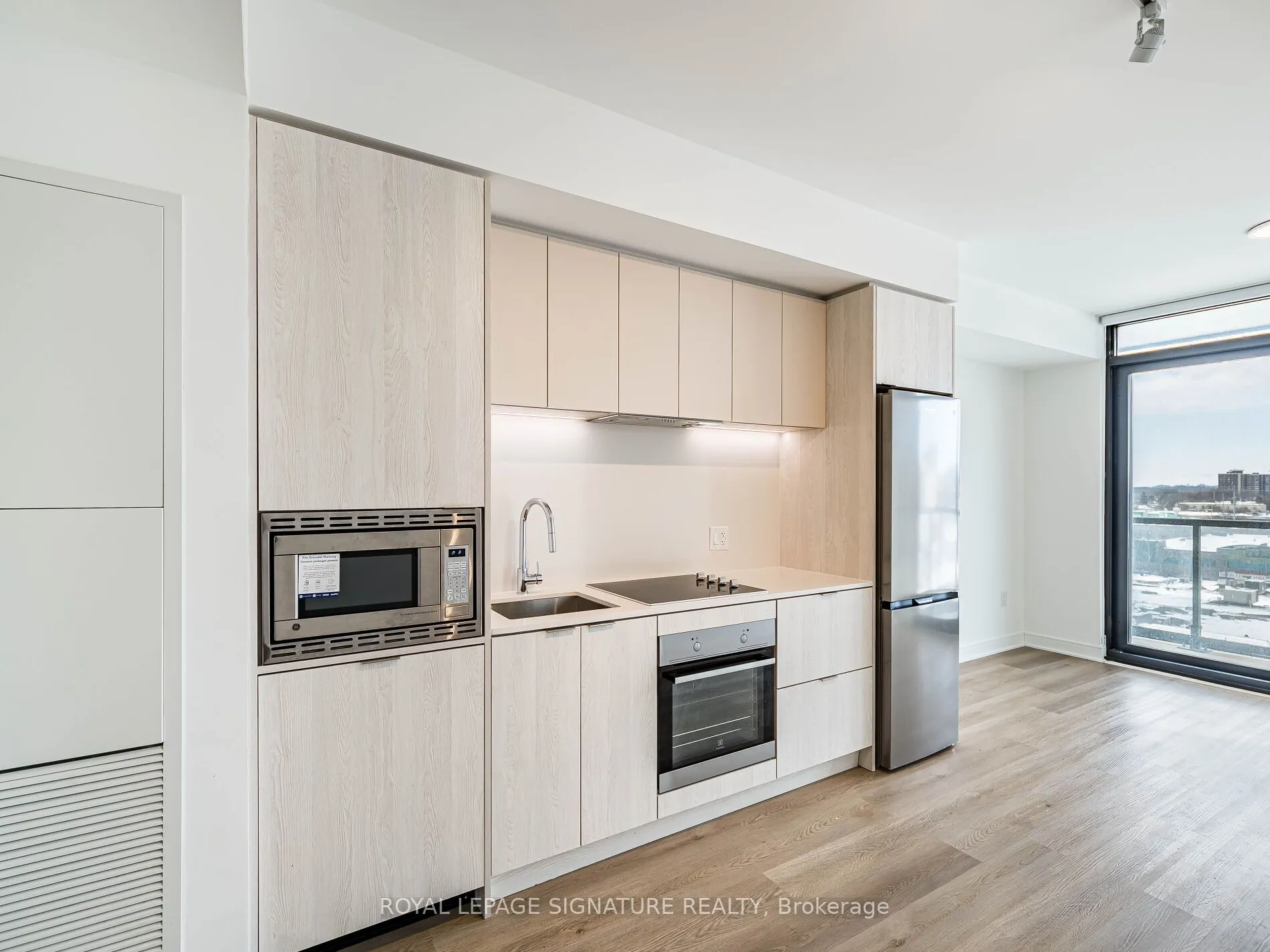 86 Dundas Street E #622