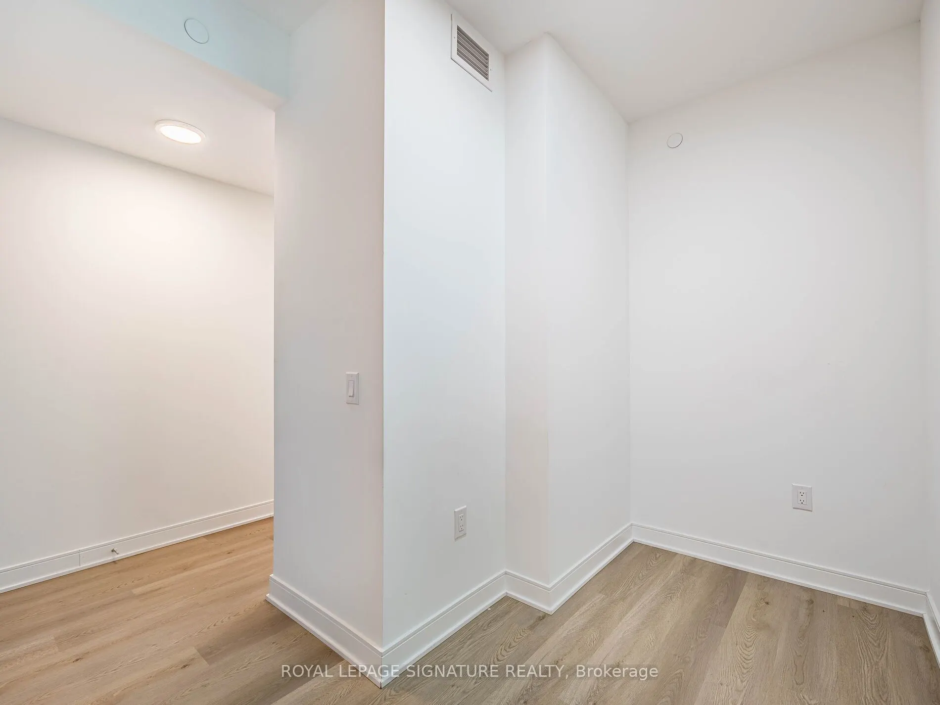 86 Dundas Street E #622