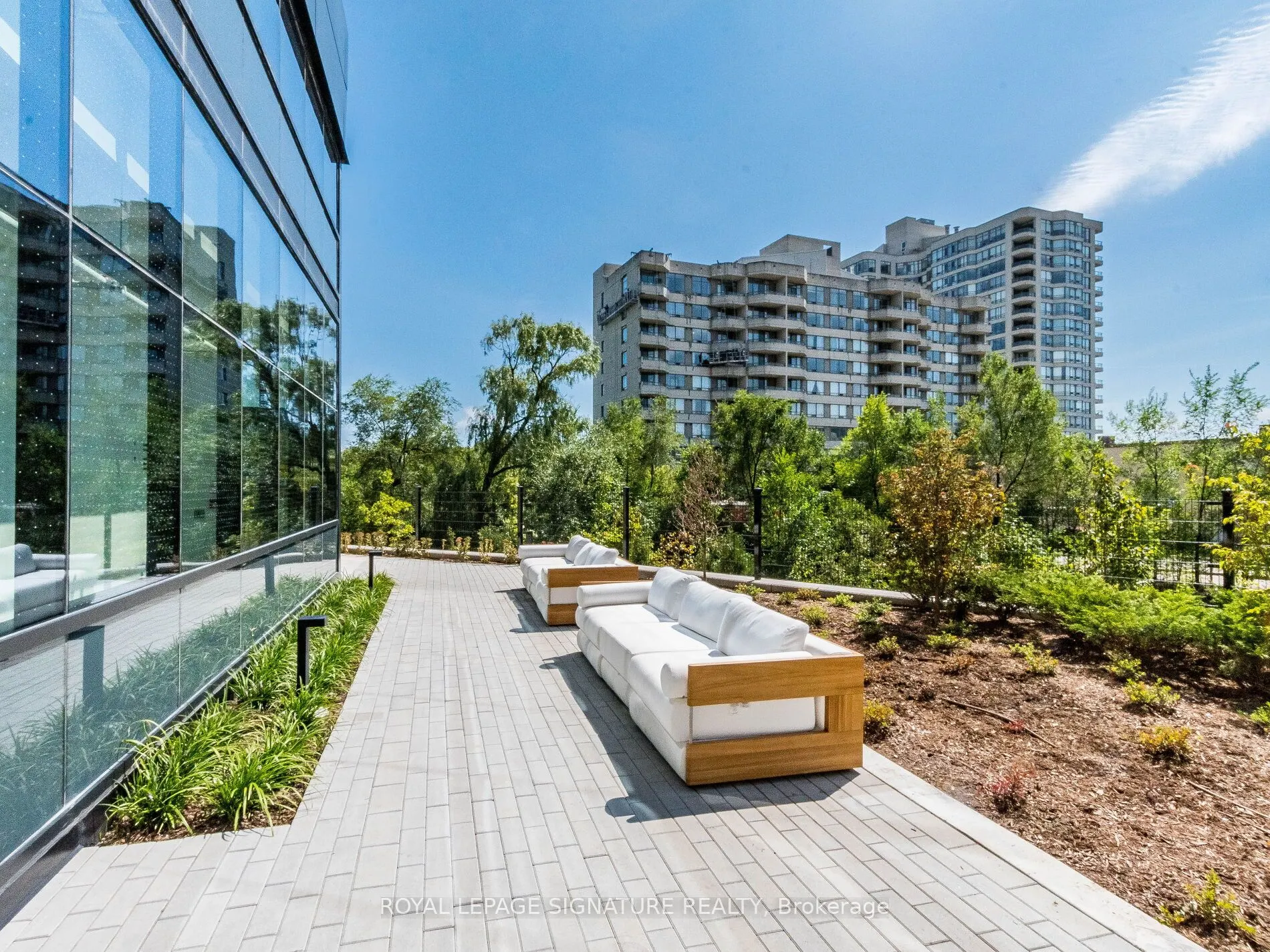 86 Dundas Street E #622