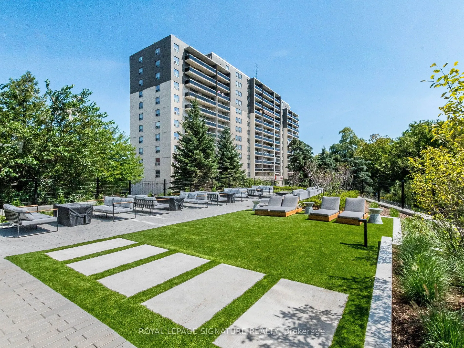 86 Dundas Street E #622