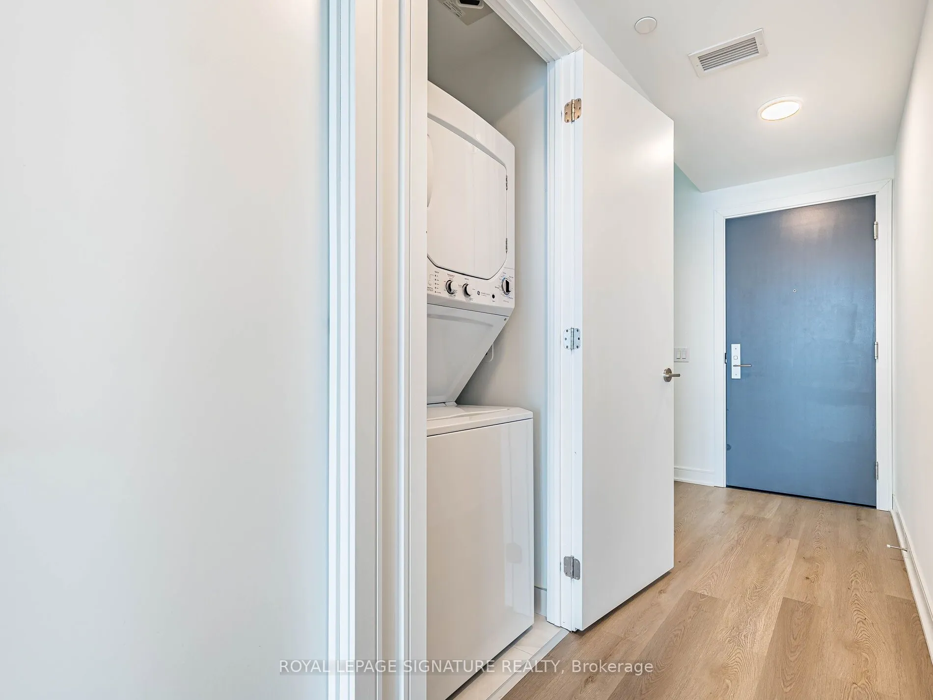 86 Dundas Street E #622