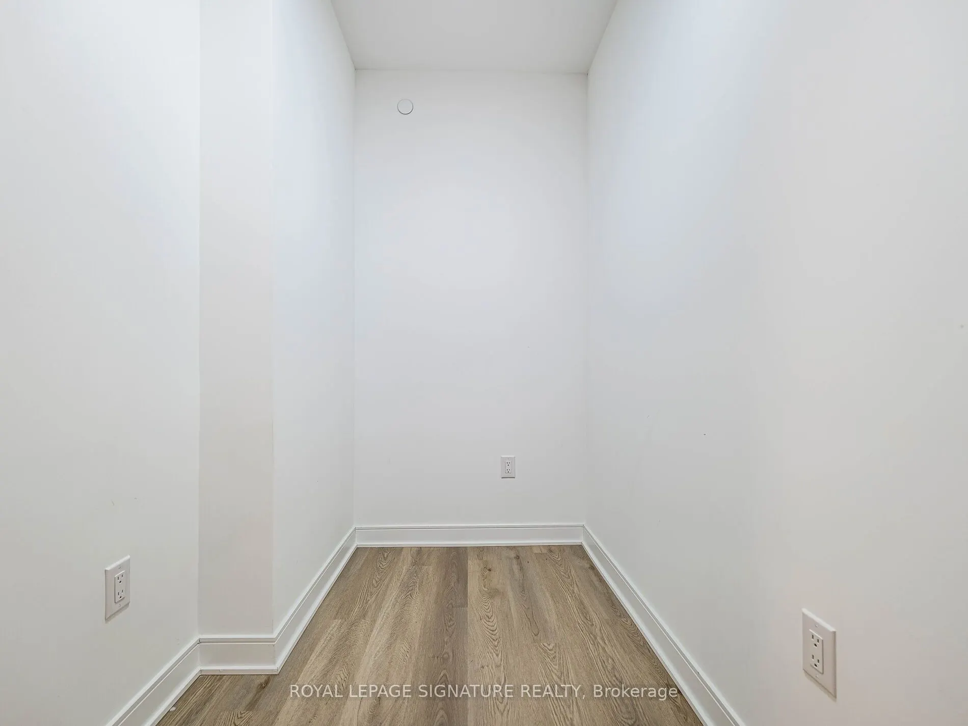 86 Dundas Street E #622