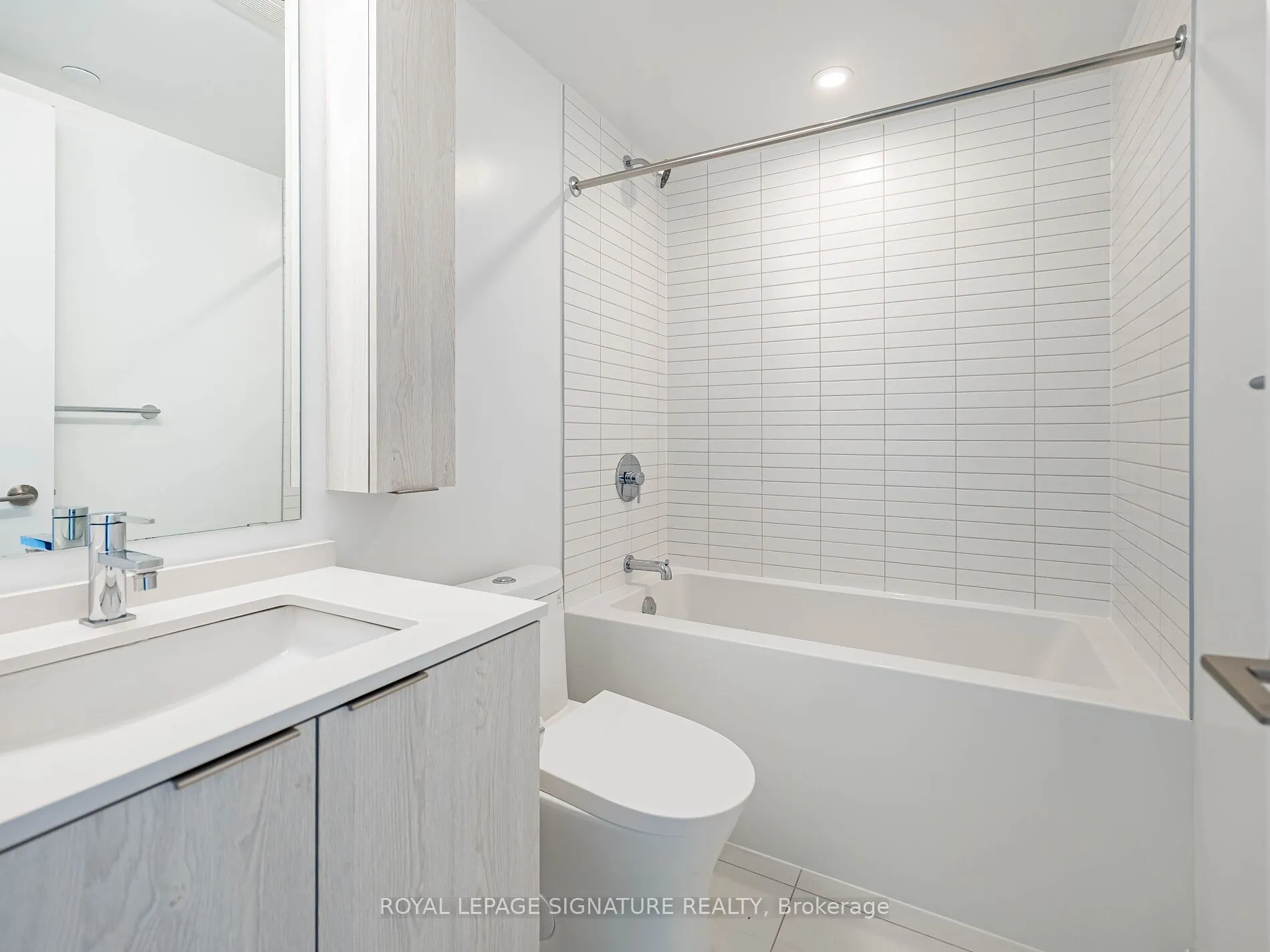86 Dundas Street E #622