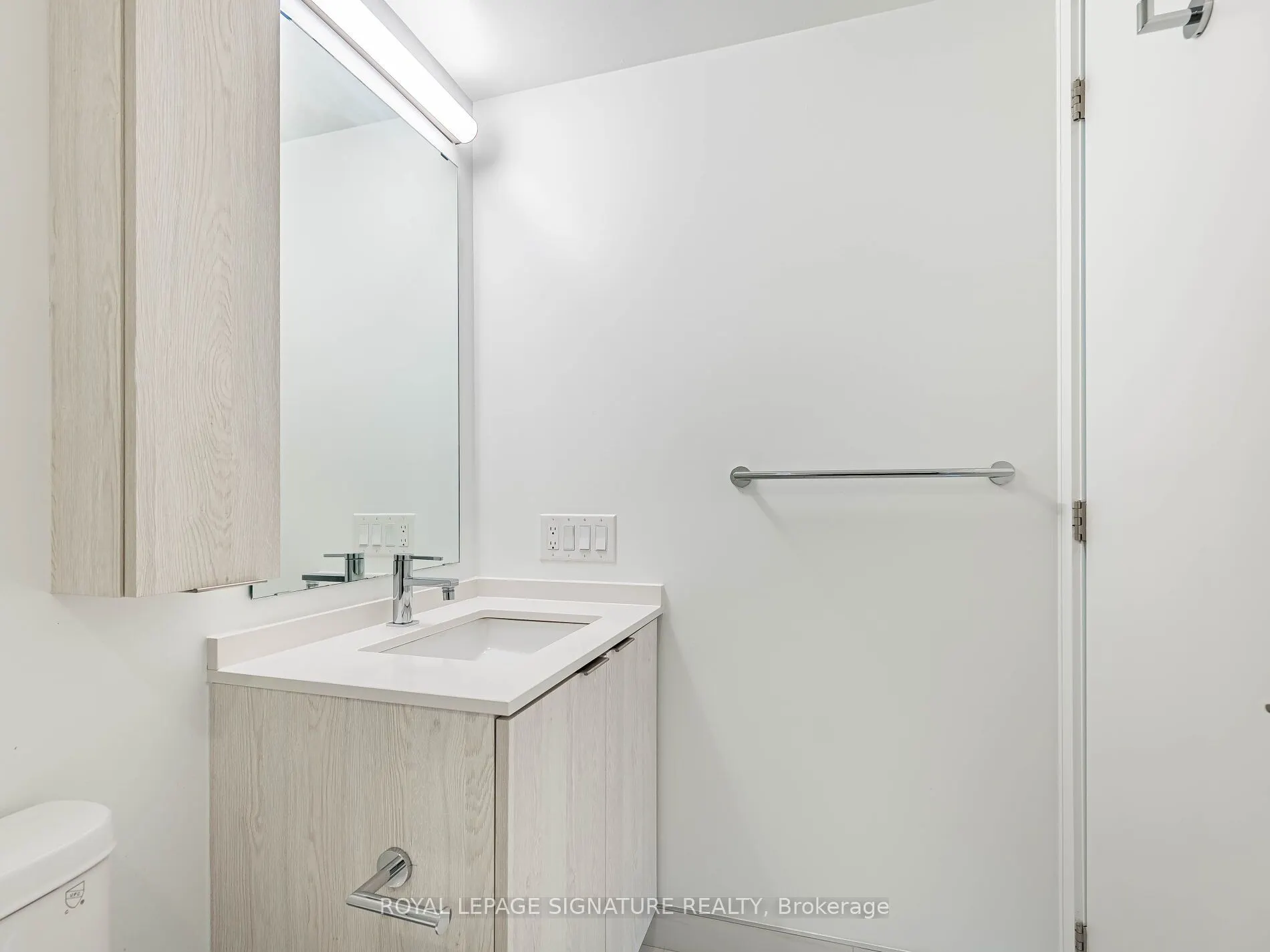 86 Dundas Street E #622
