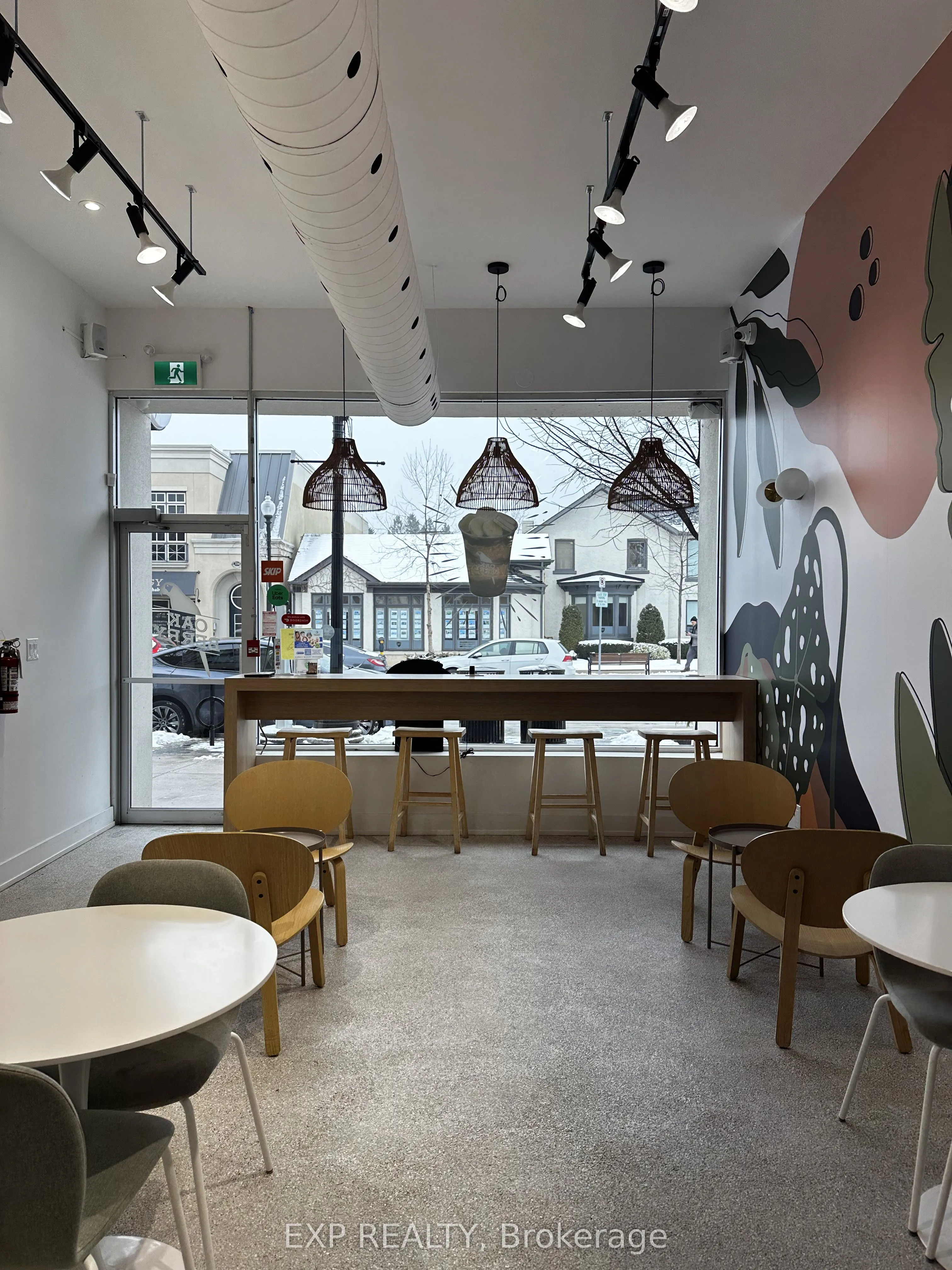 327 Lakeshore Road E