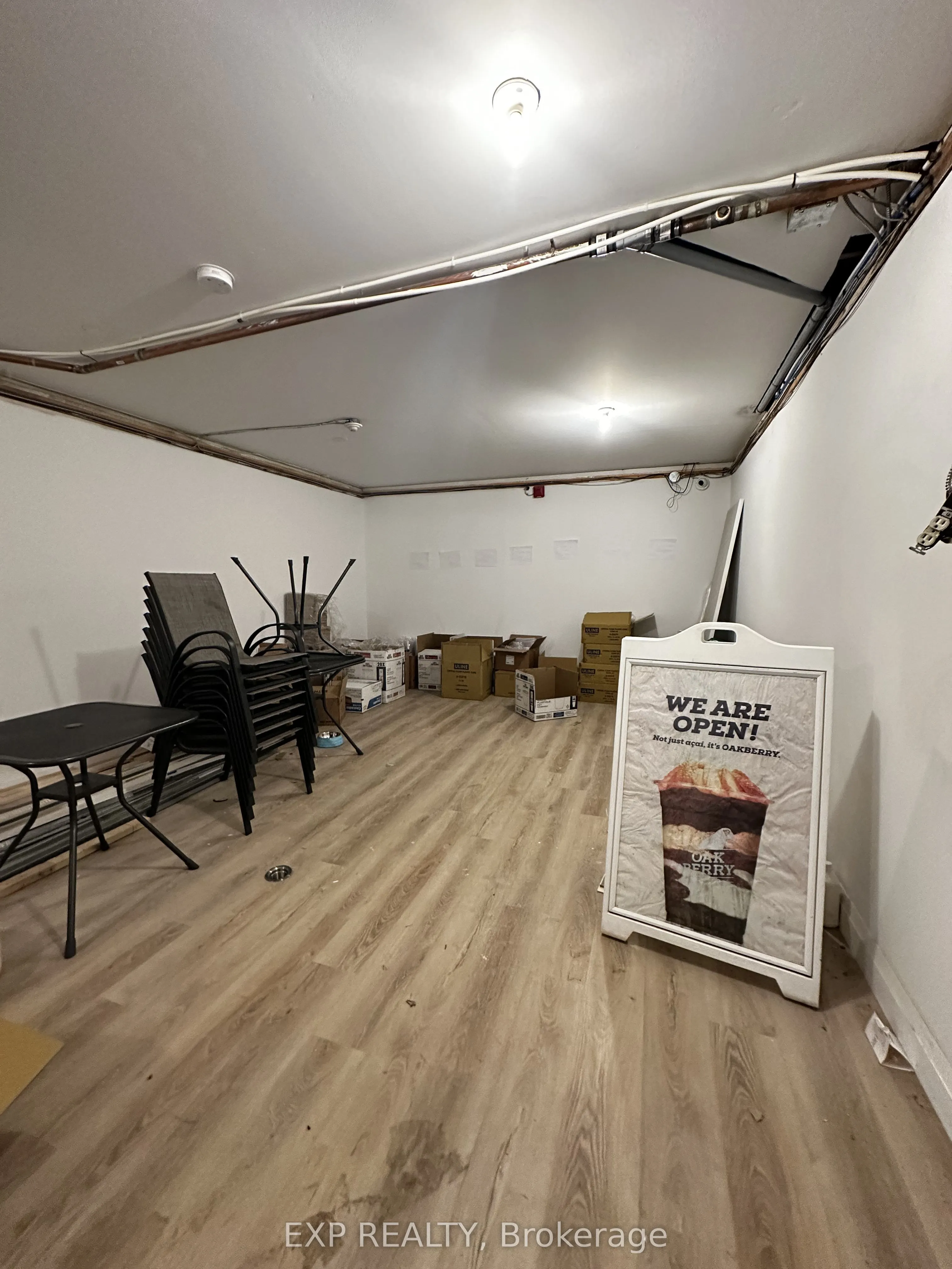 327 Lakeshore Road E