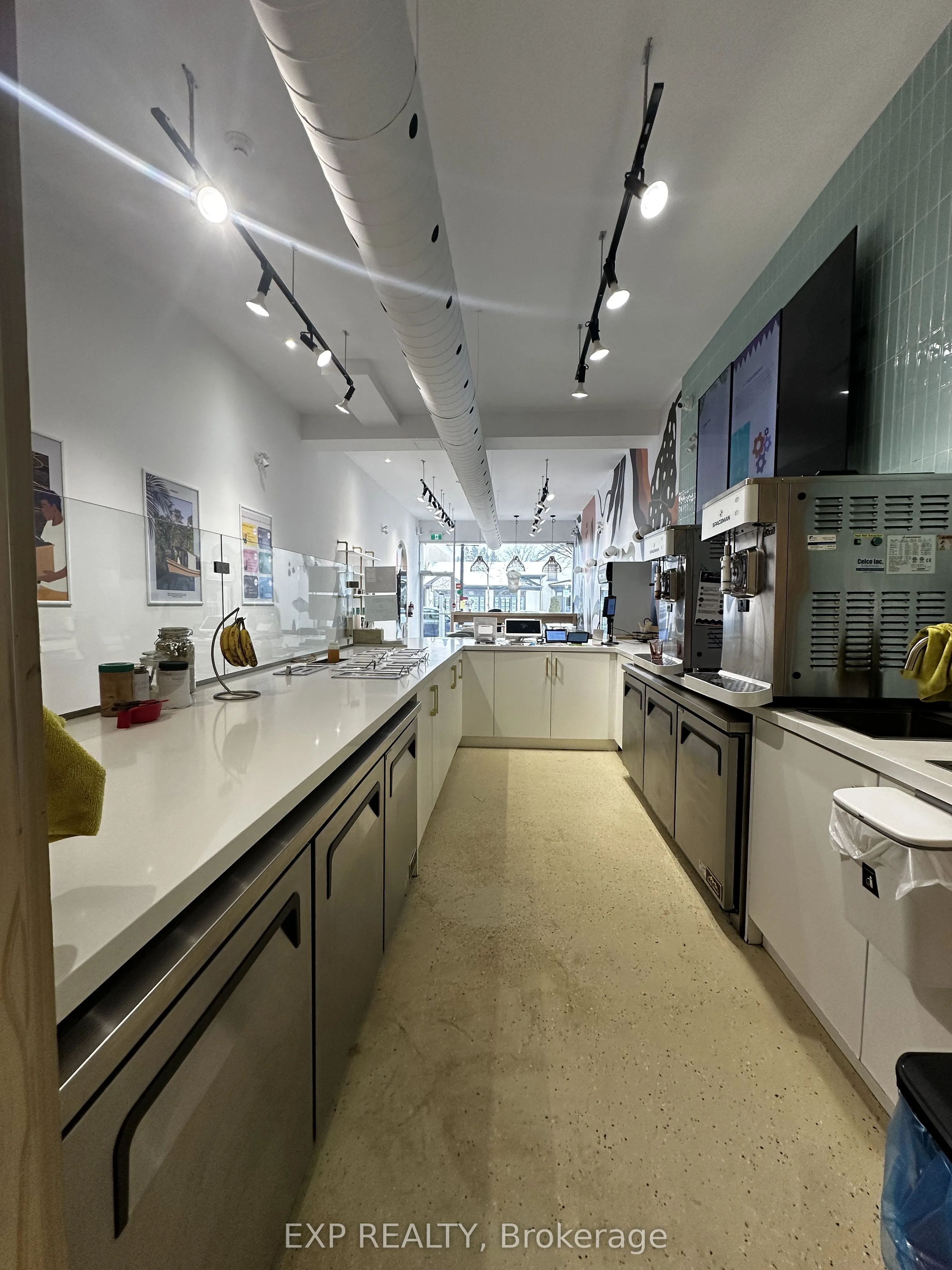 327 Lakeshore Road E