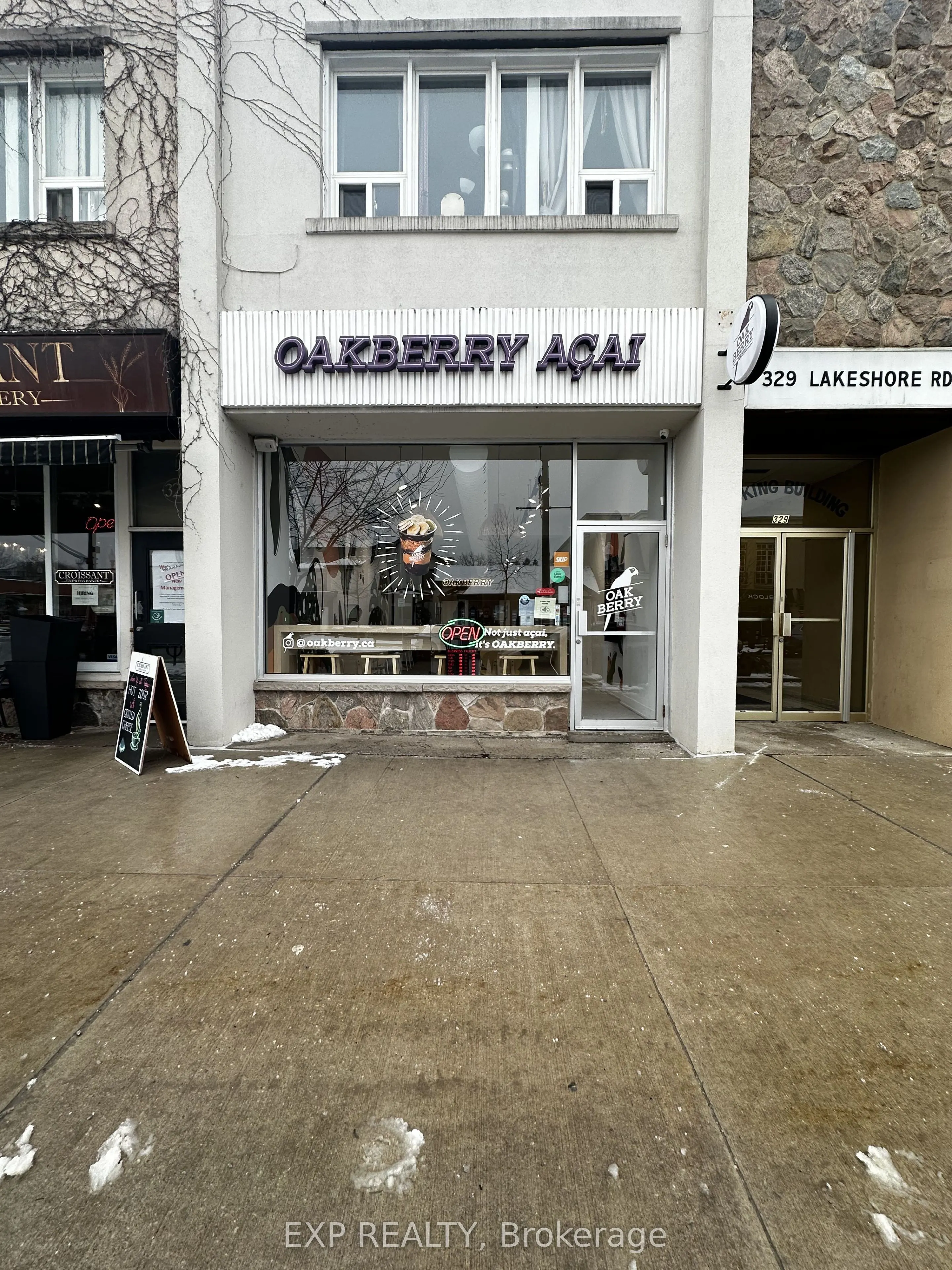 327 Lakeshore Road E