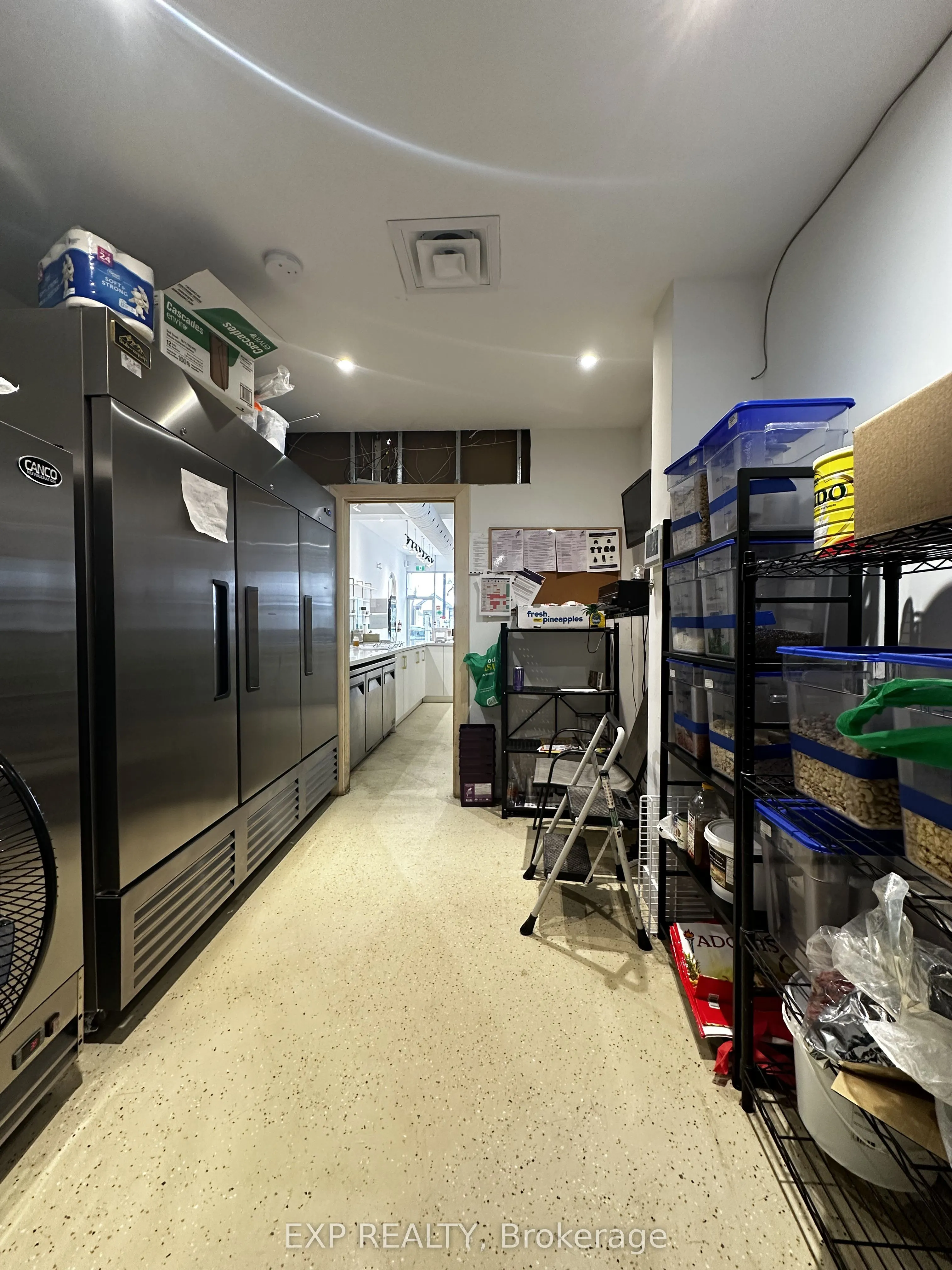 327 Lakeshore Road E