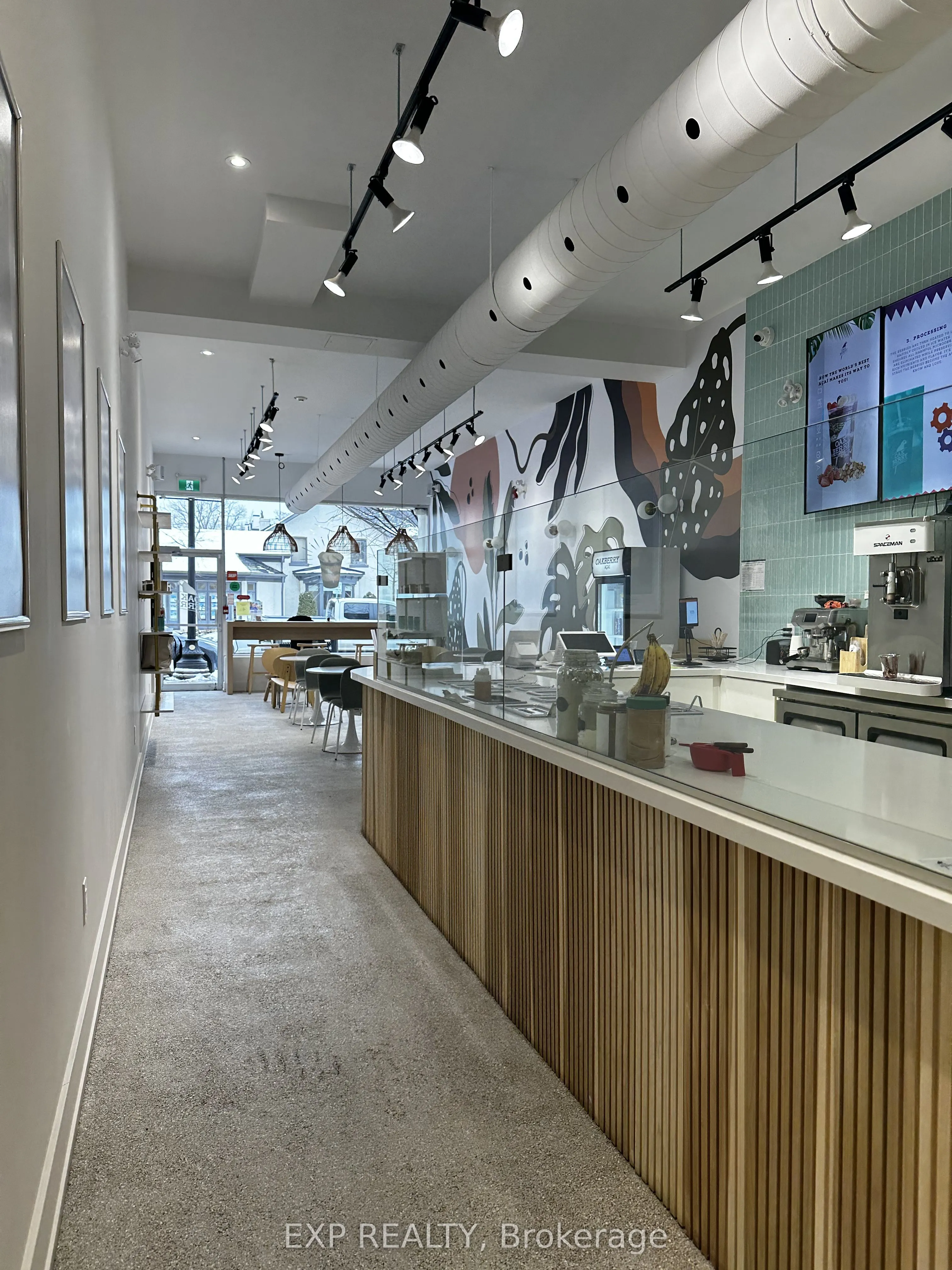 327 Lakeshore Road E