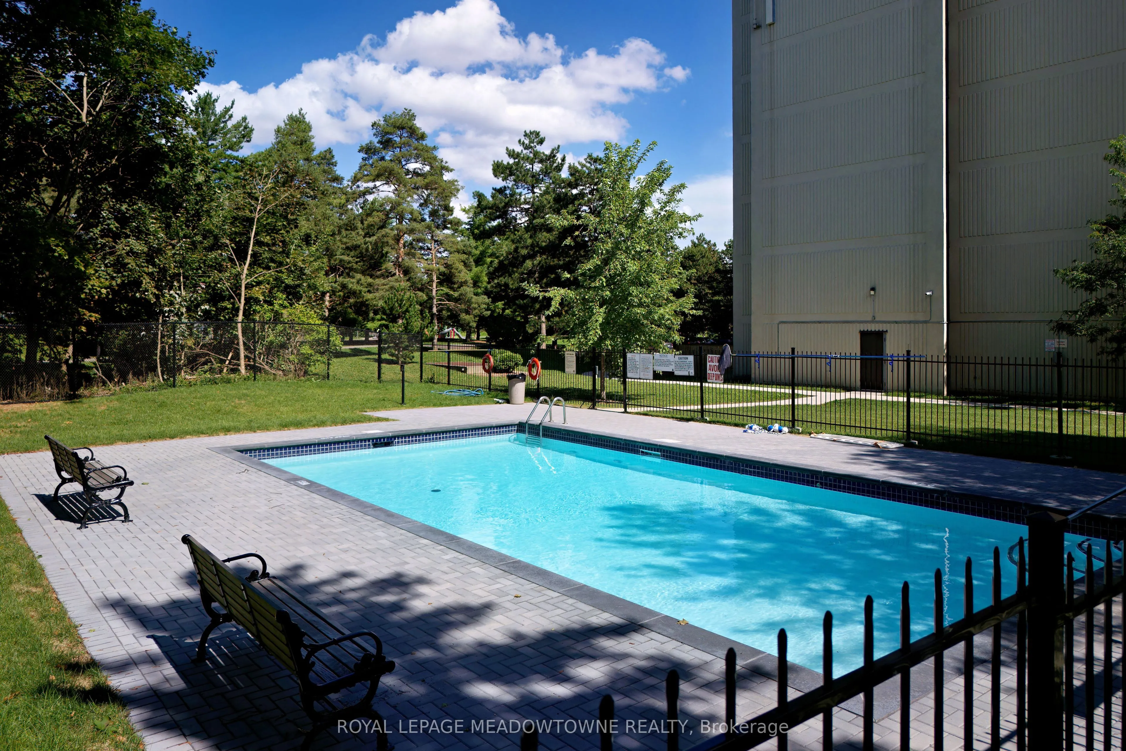 2301 Derry Road W ##806