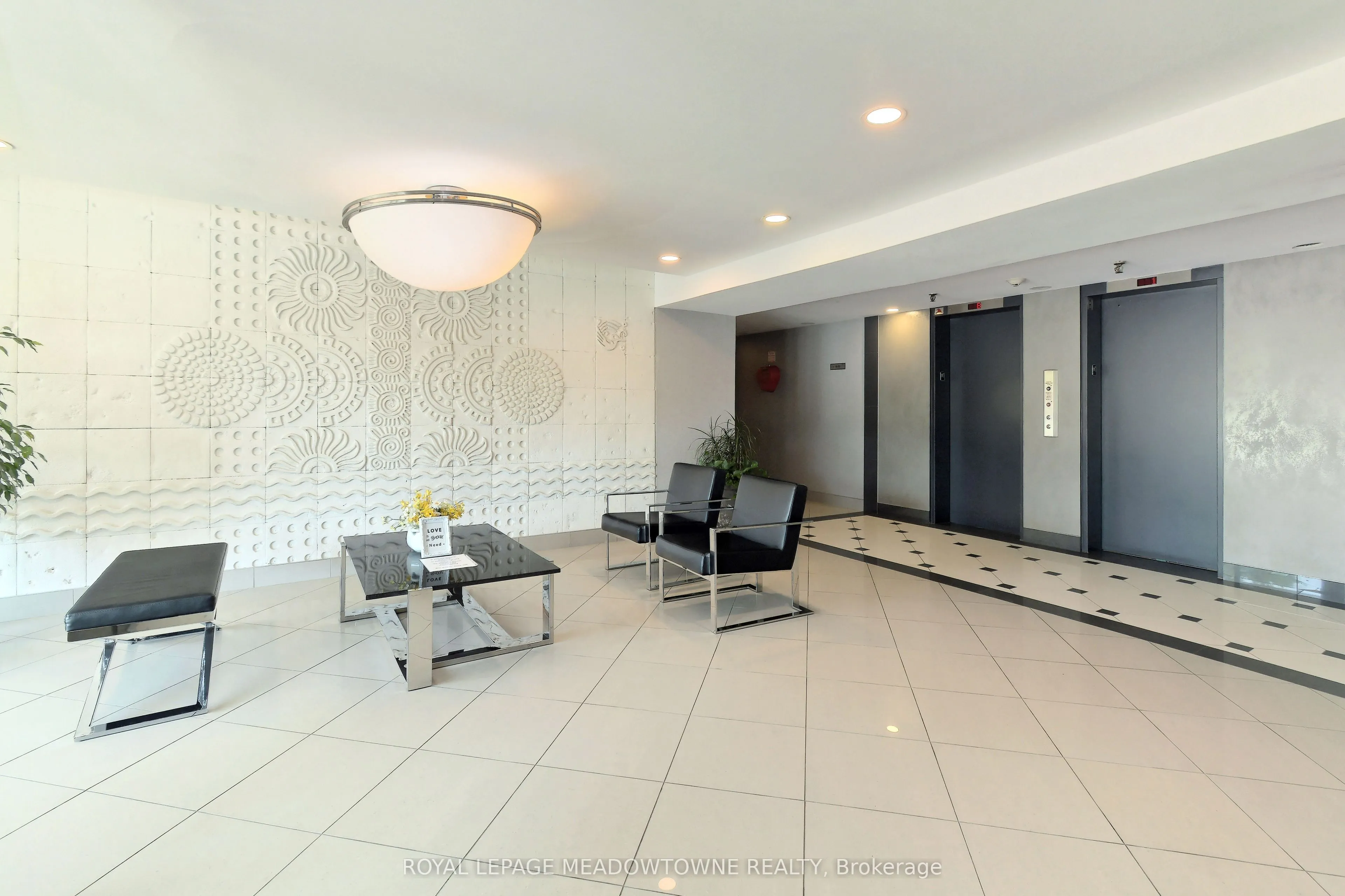 2301 Derry Road W ##806