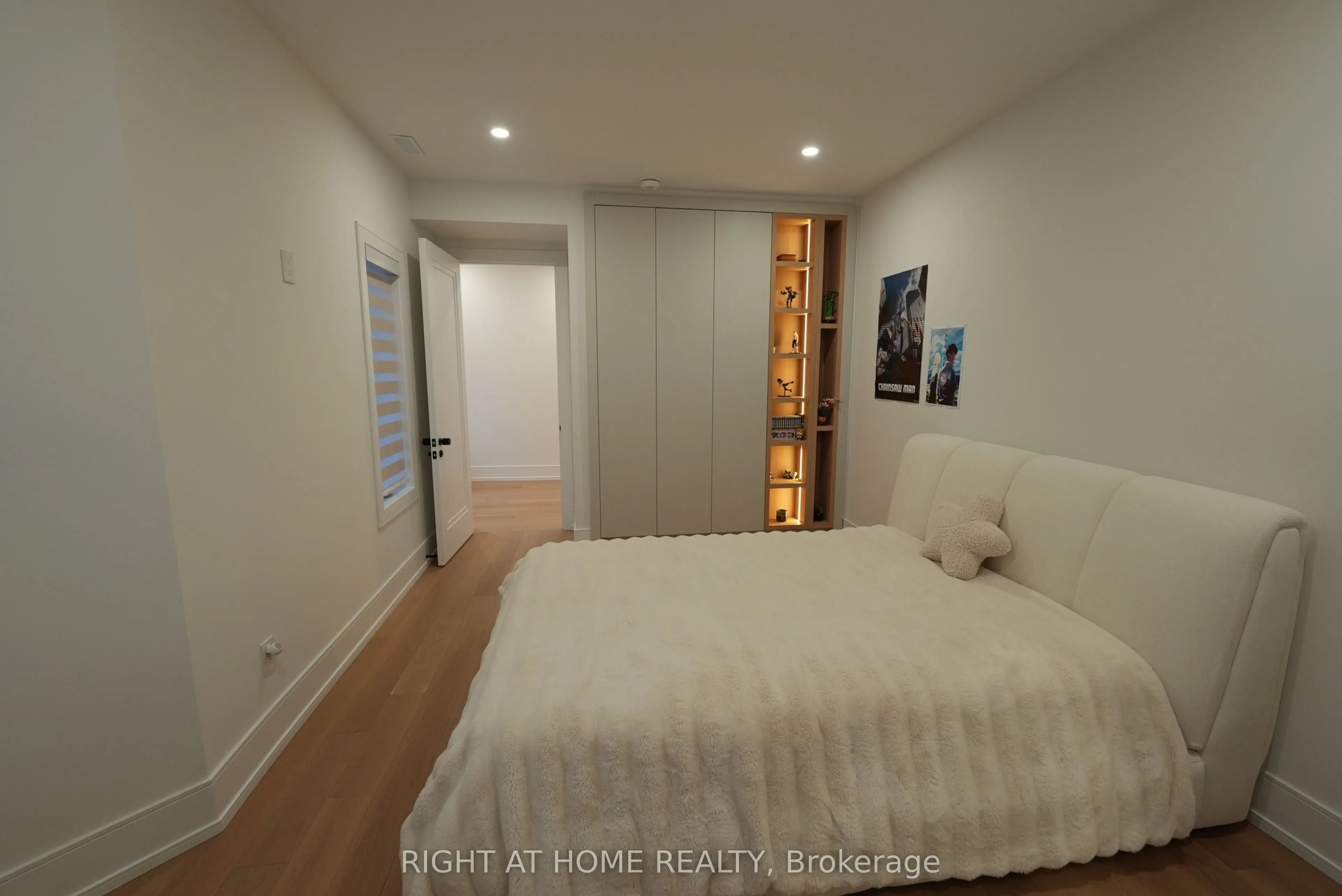 33 Thorndale Avenue