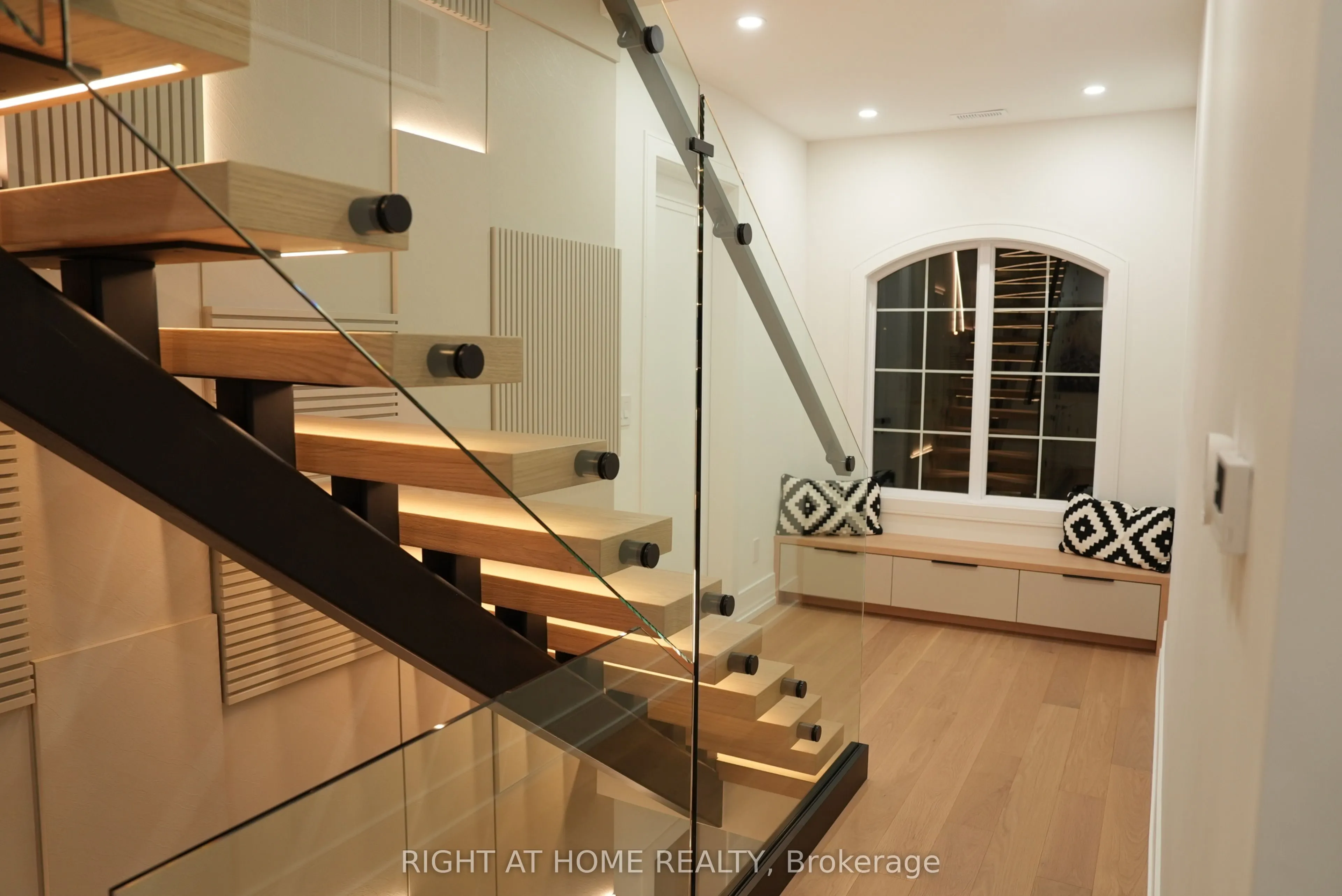 33 Thorndale Avenue