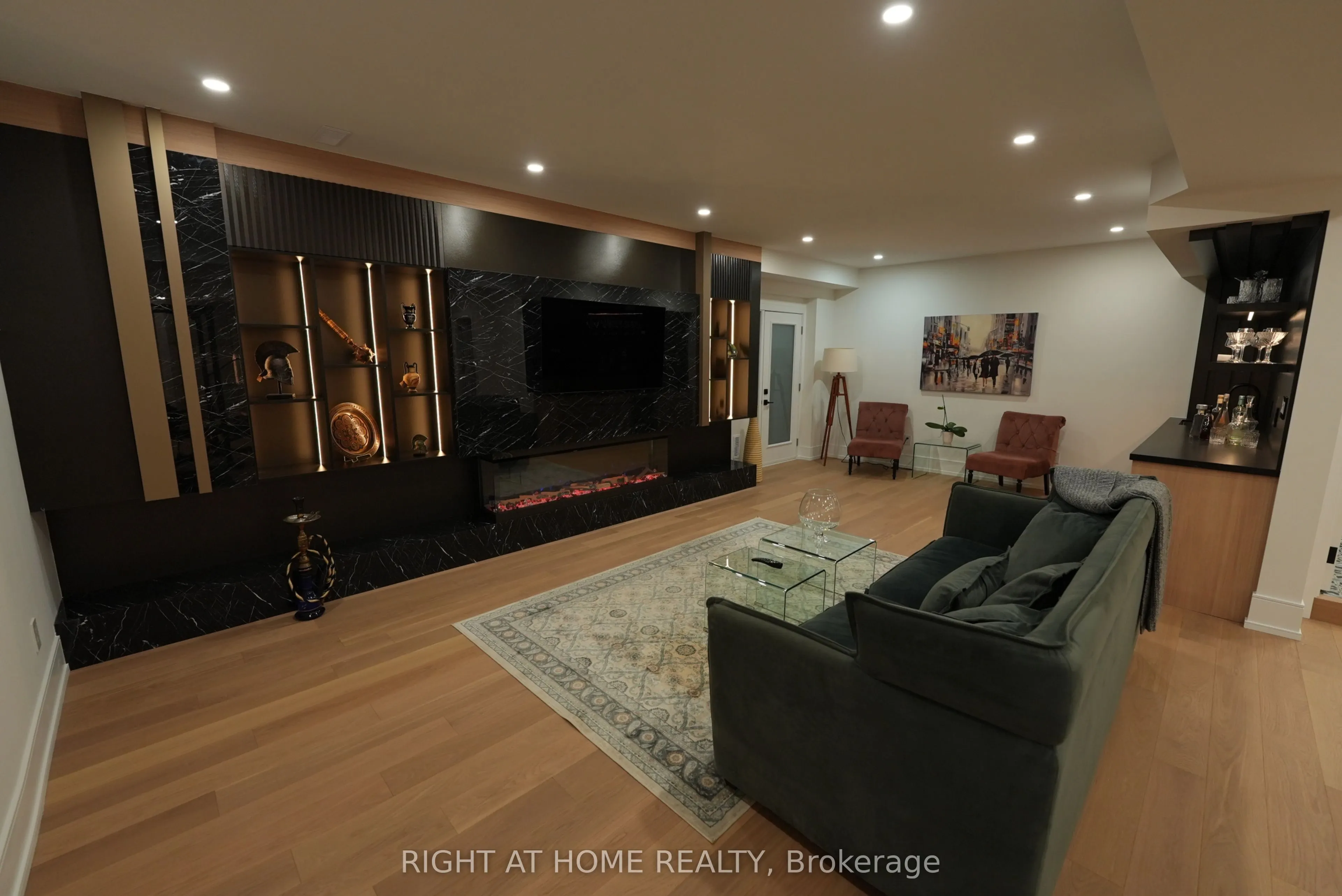 33 Thorndale Avenue