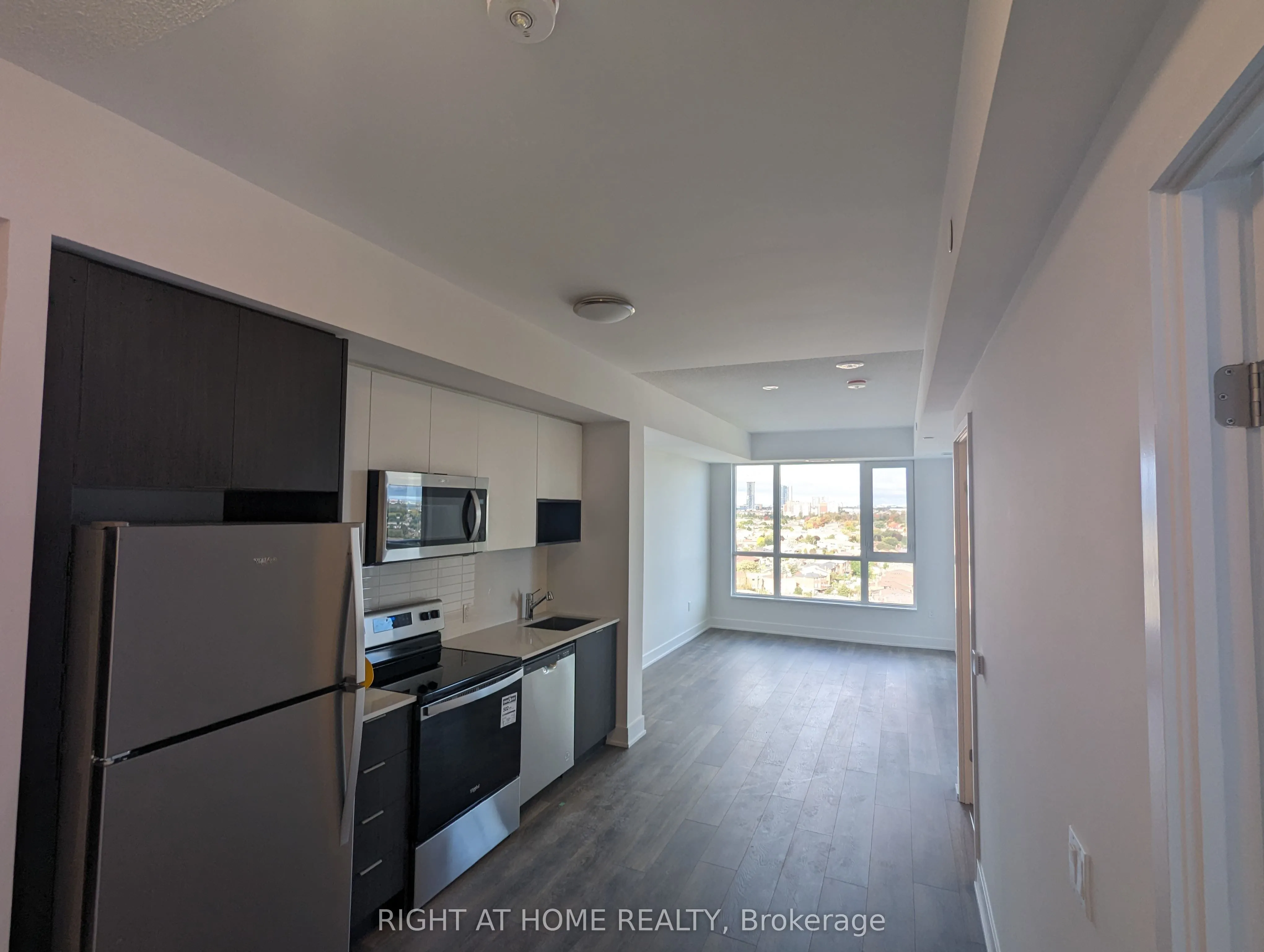 202 Burnhamthorpe Road E #1607