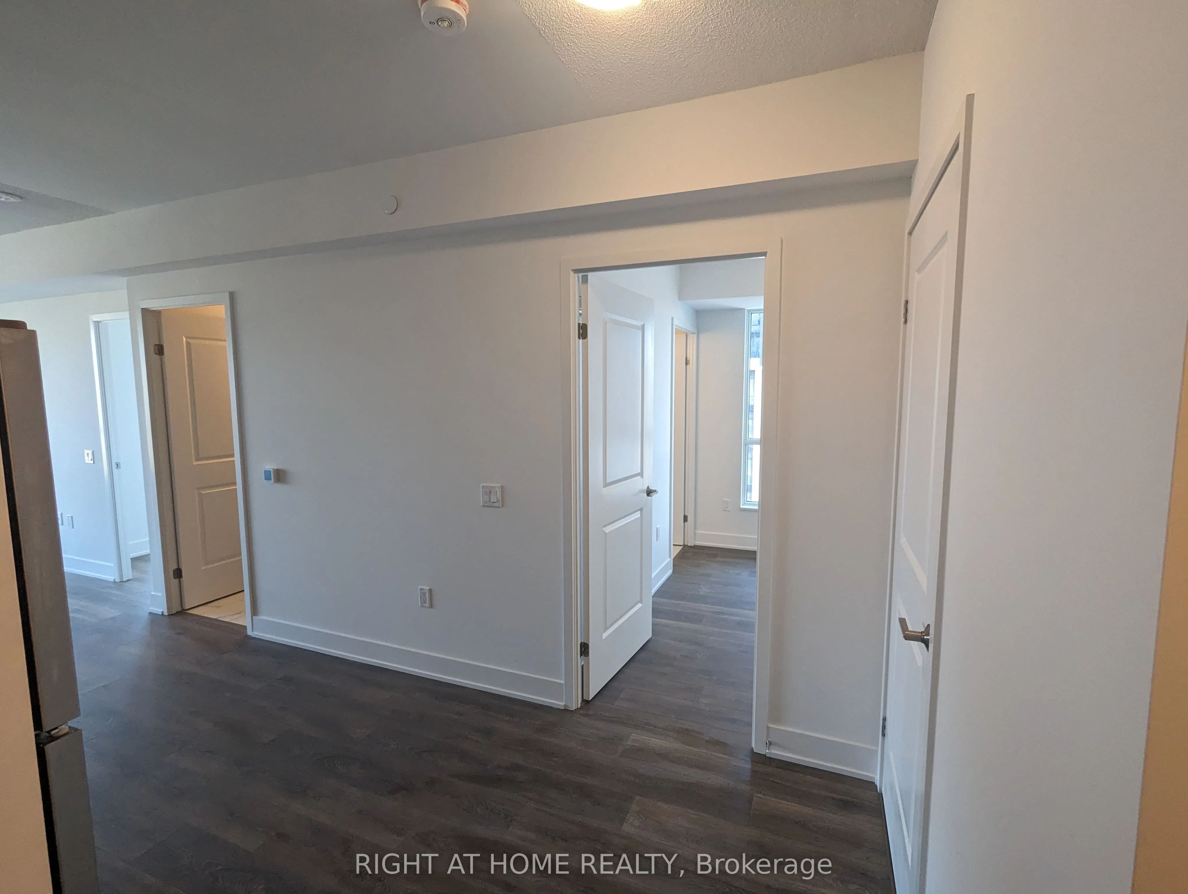 202 Burnhamthorpe Road E #1607