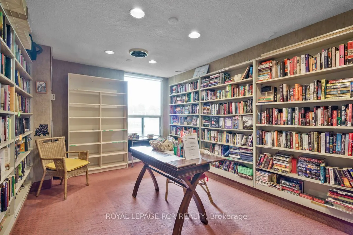 1535 Lakeshore Road E #205