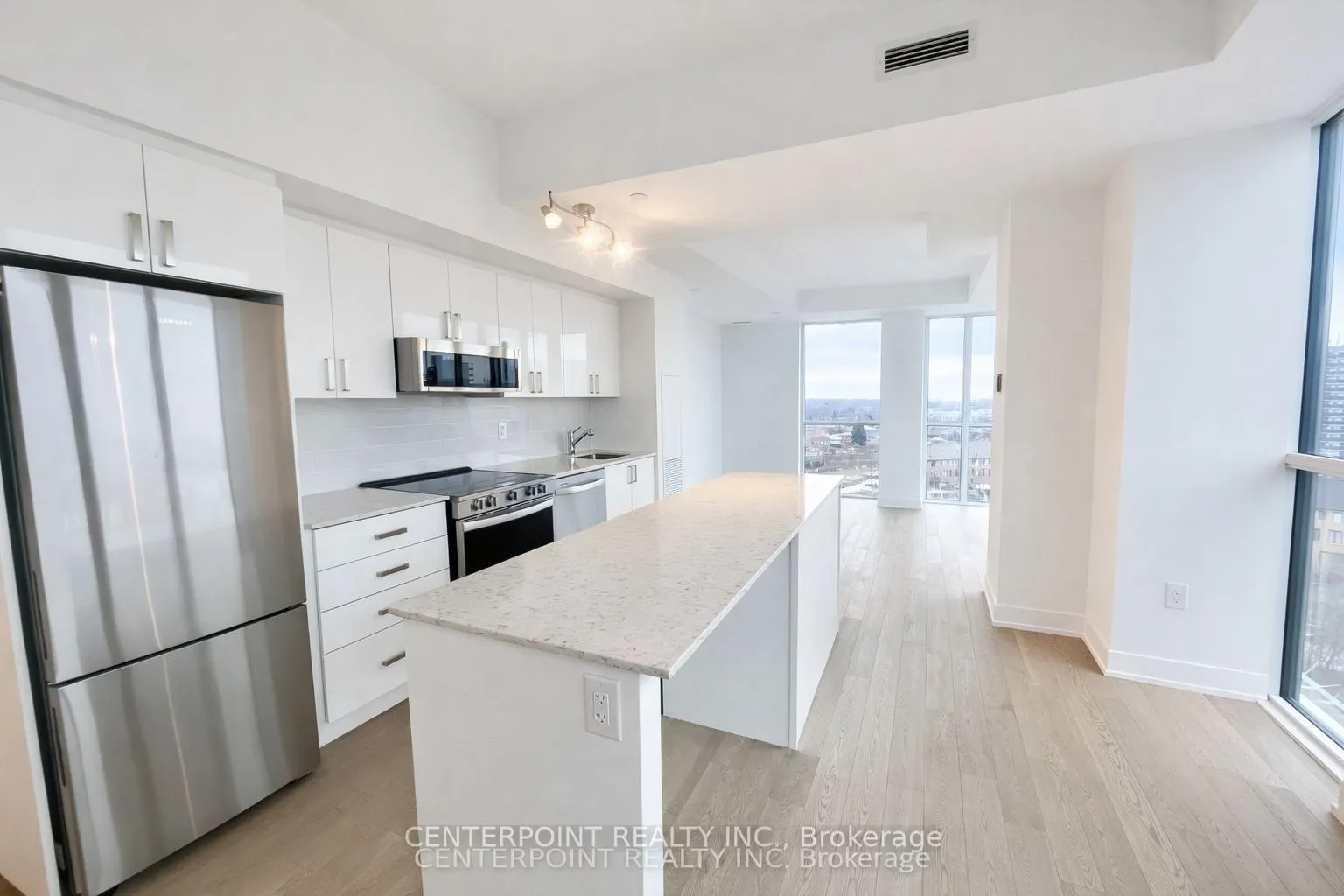 1063 Douglas McCurdy Common #803