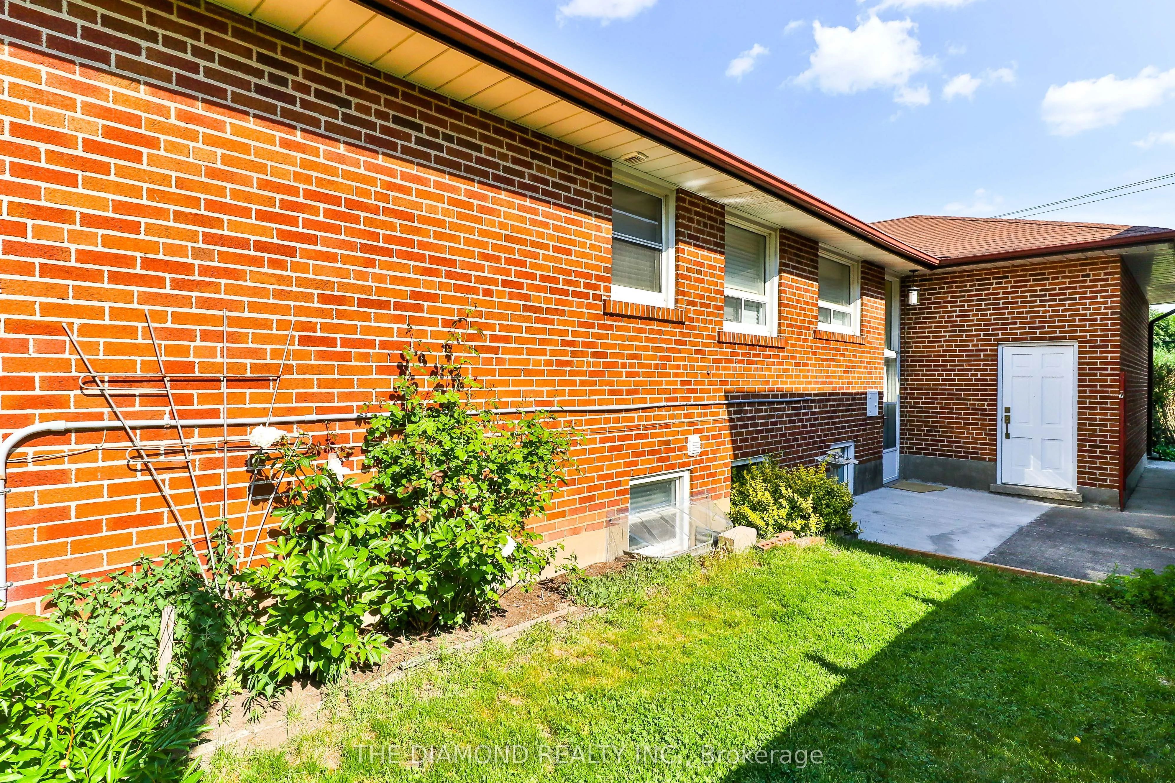100 Summitcrest Drive